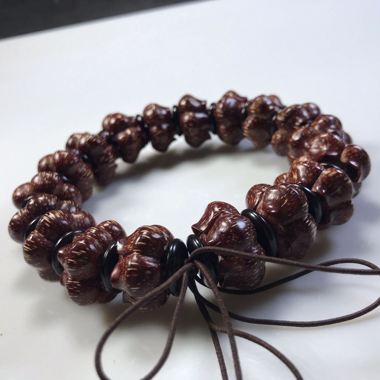 海南滴血莲花镂空工艺佛珠手链念珠 鸡血红品质,盘玩出来枣红色,精工