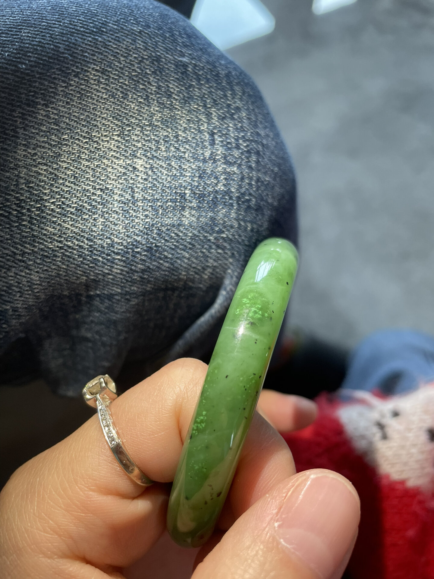碧玉表面有白点是什么