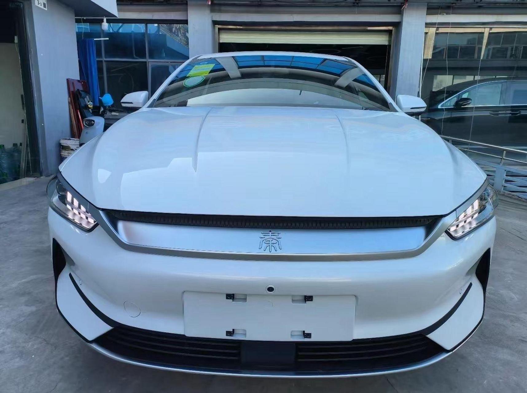 比亚迪秦ev纯电版本来了,续航510km 新车带营运手续 三电质保6年60万