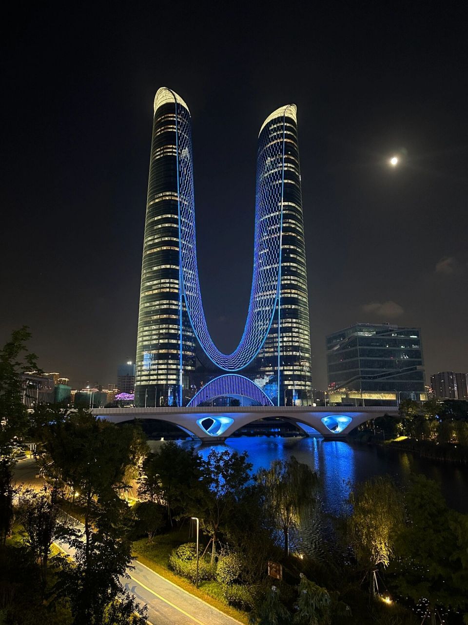 杭州的"大裤衩" 七月的蹬车以打卡大裤衩收尾