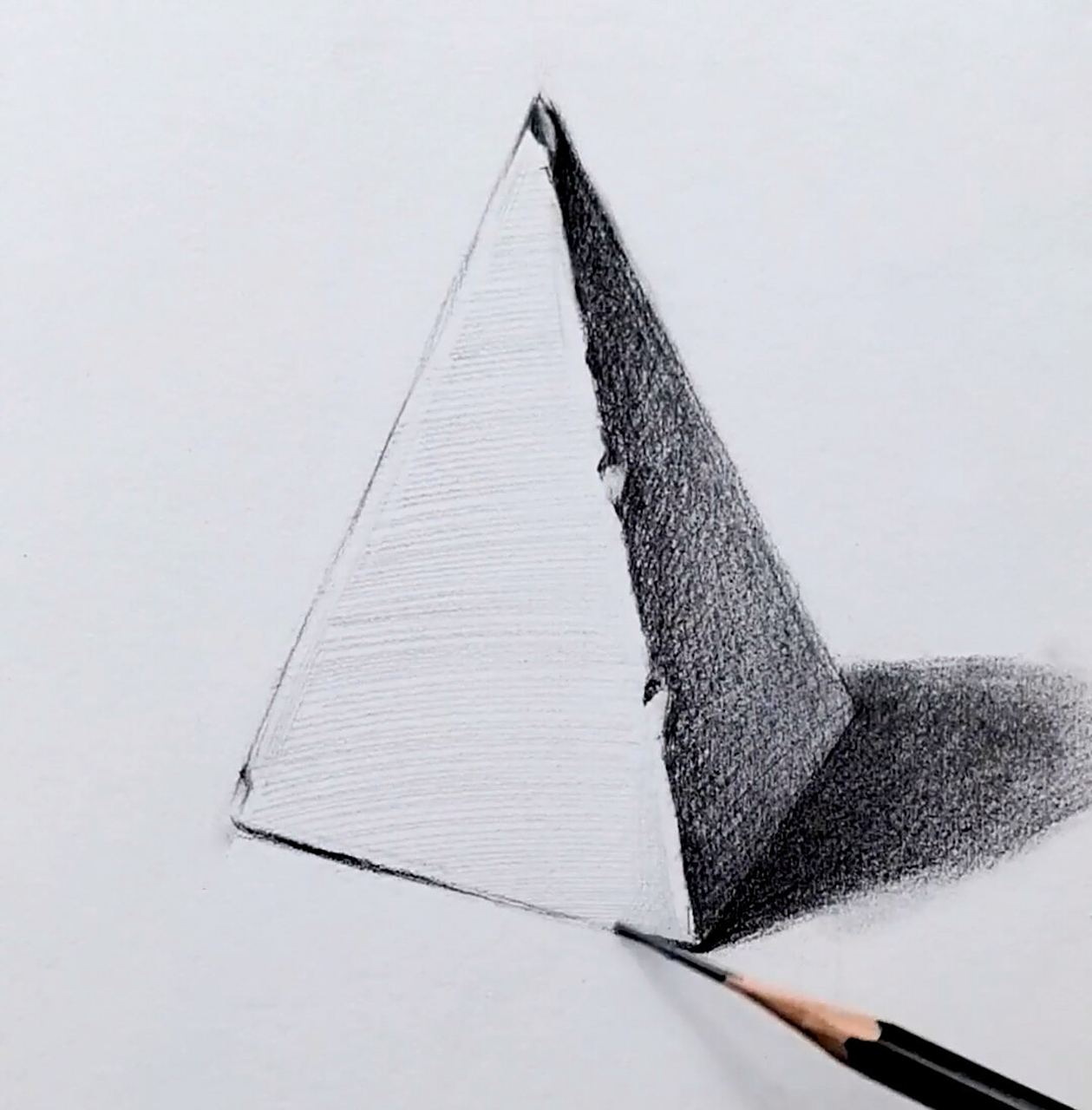 素描教程之三棱锥(后附详细过程图) 发了好多石膏体的素材图,今天我们