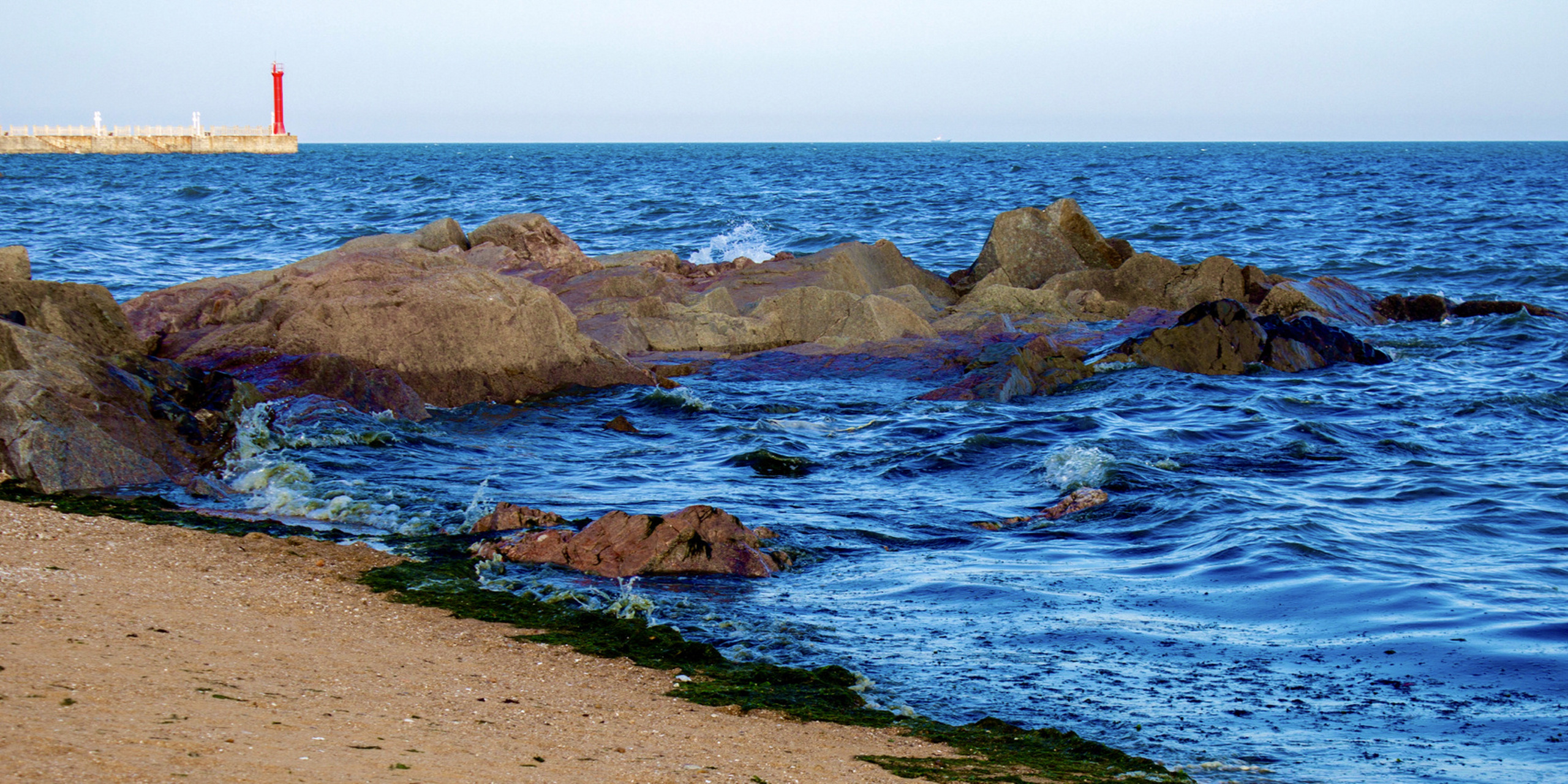 菊花岛 菊花岛地处辽宁省兴城市十五里海中,菊花岛乡由菊花岛,磨盘山