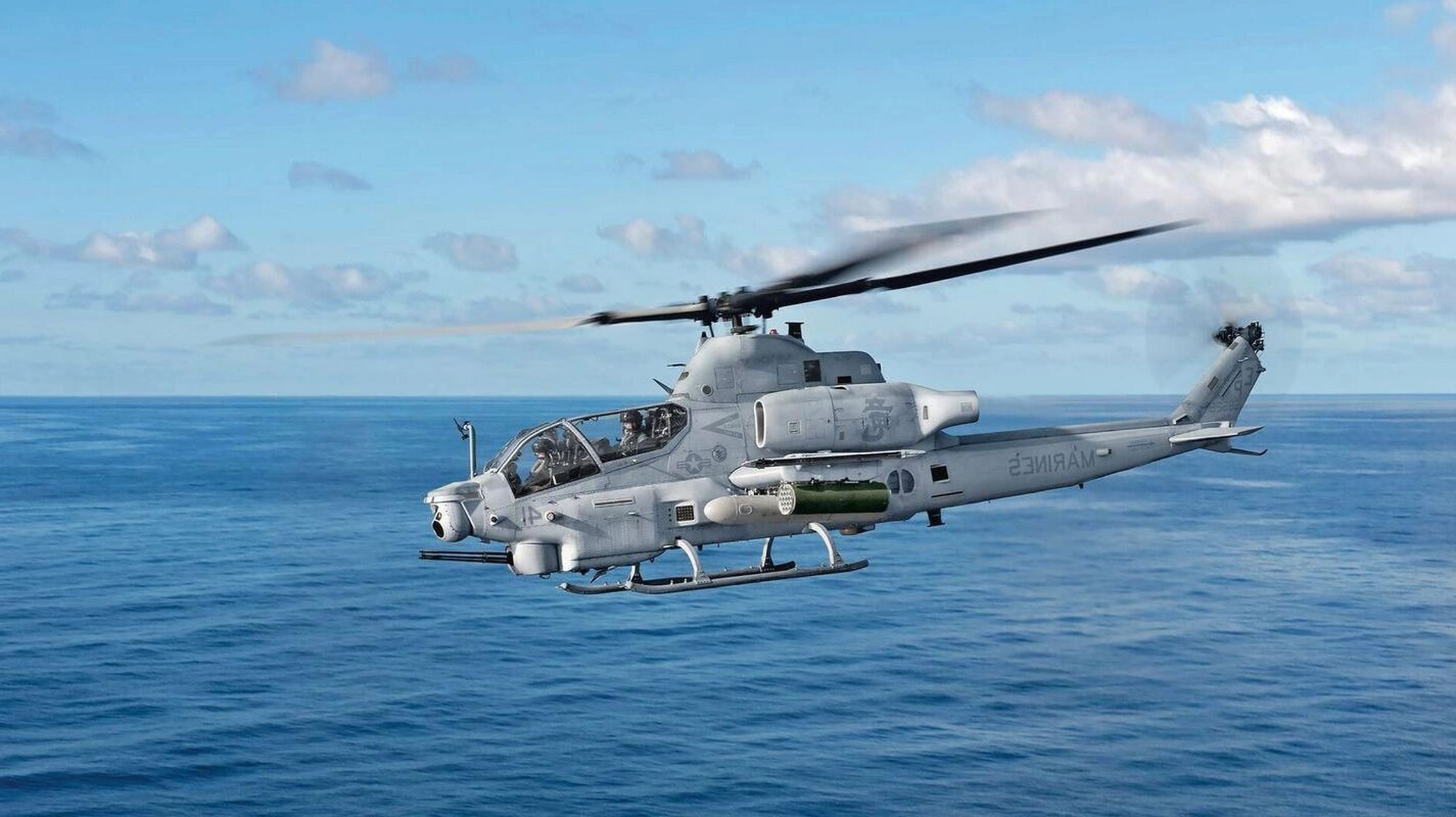 p1: wz10武装直升机(霹雳火/直10)/9899 p2:ah-1z武装直升机(蝰蛇