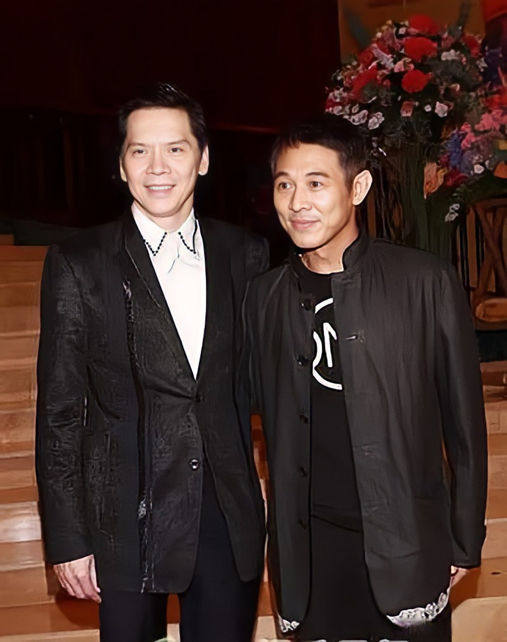 向华强74岁状态##向华强三十年前后对比#看向华强这状态不说年龄谁能