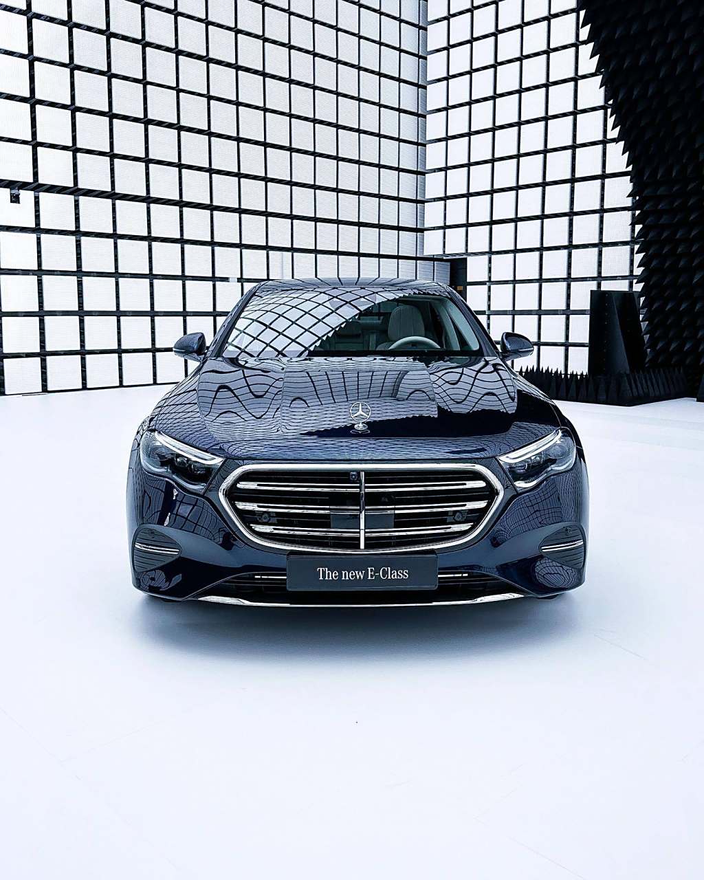 全新一代奔驰e级(w214)抢先发布,尺寸再次加大,4949/1880/1468mm,轴距