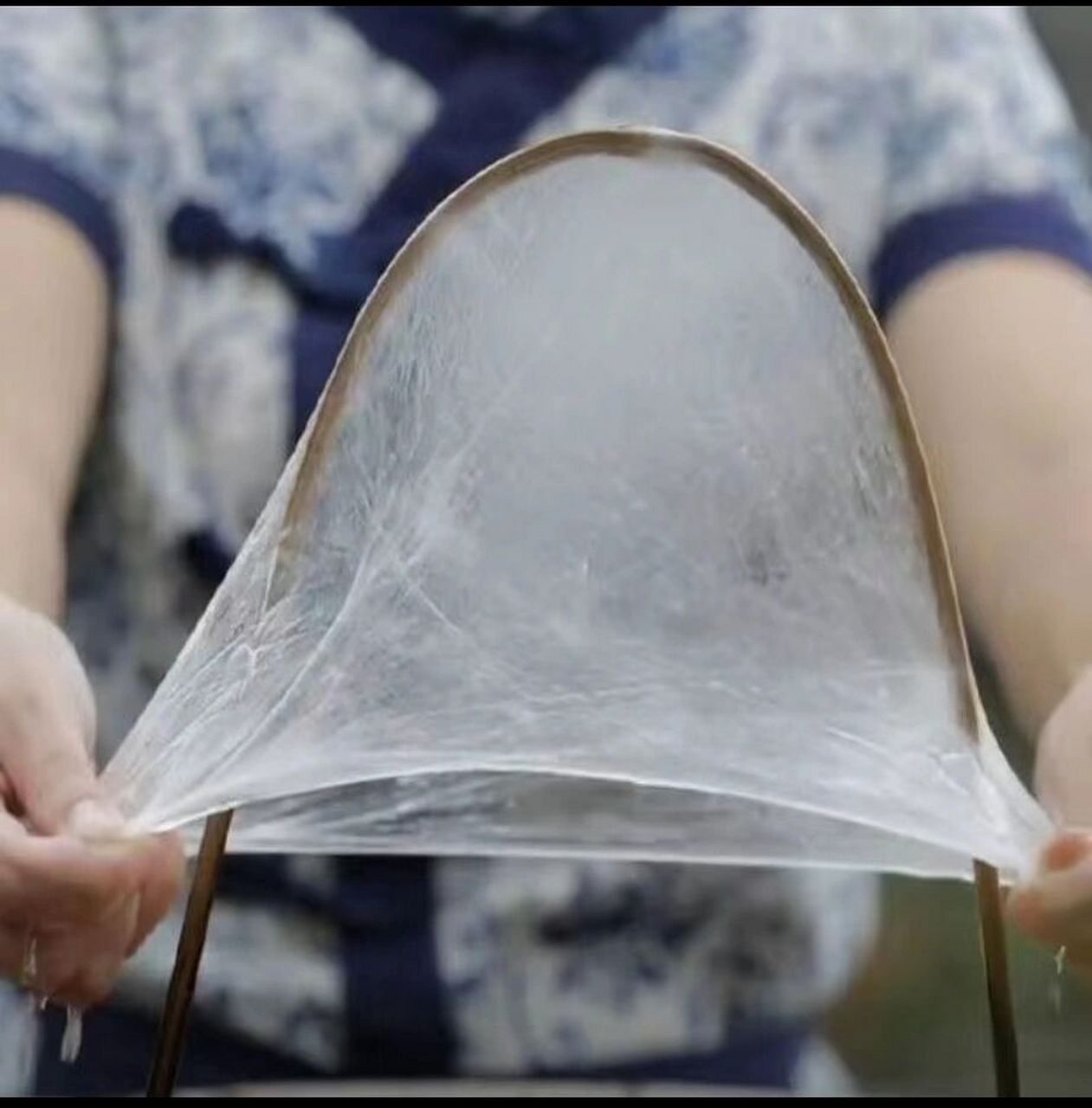 纯手工制作蚕茧丝撑竹弓 简易三层架子 中国农民血脉中的记忆会在30岁