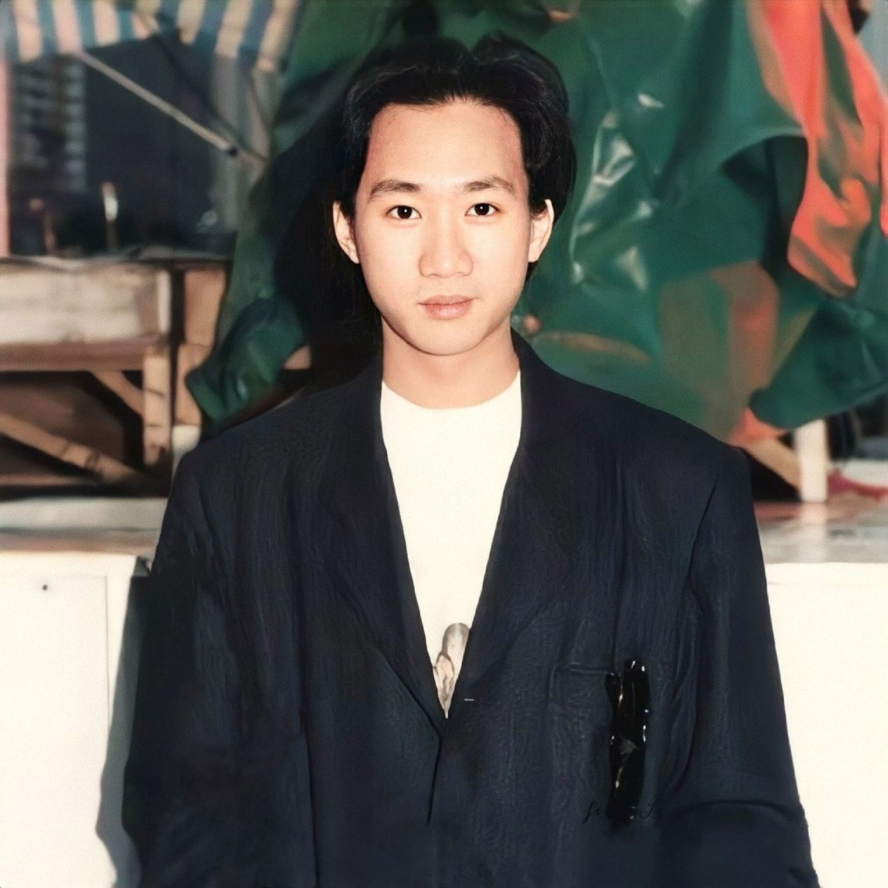 【自修】黄家驹头像 "蒙上眼睛,再也听不到人们那一天的嚎叫"