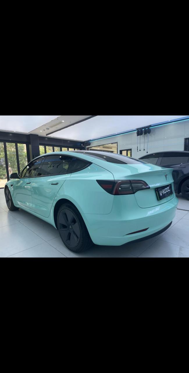 特斯拉 model 3 改色竞速蒂芙尼蓝.