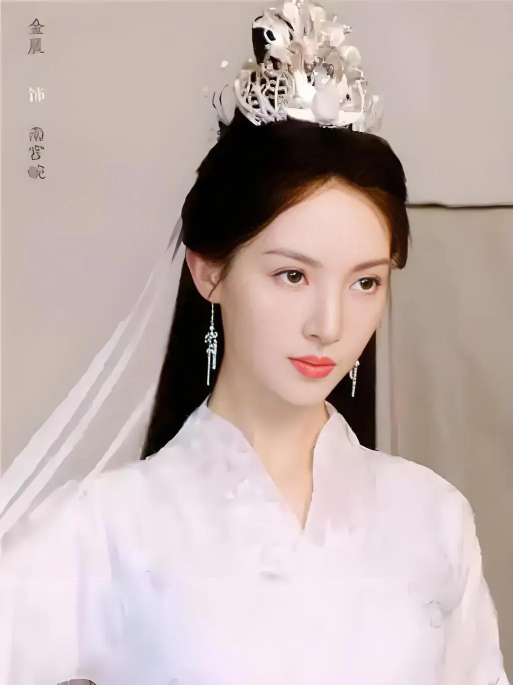 凡人修仙传金晨饰演南宫婉古典优雅,白衣飘飘,宛如画中仙子