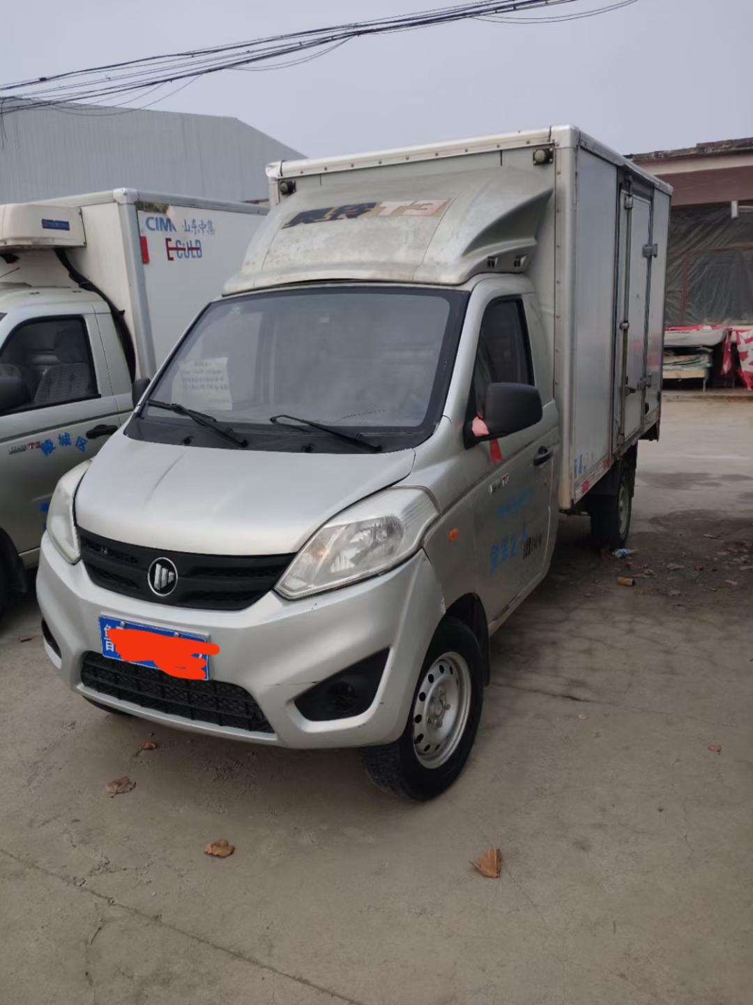 17年7月,福田奥铃t3小箱货,箱长两米八,汽油,国五排放,车况挺好,没有