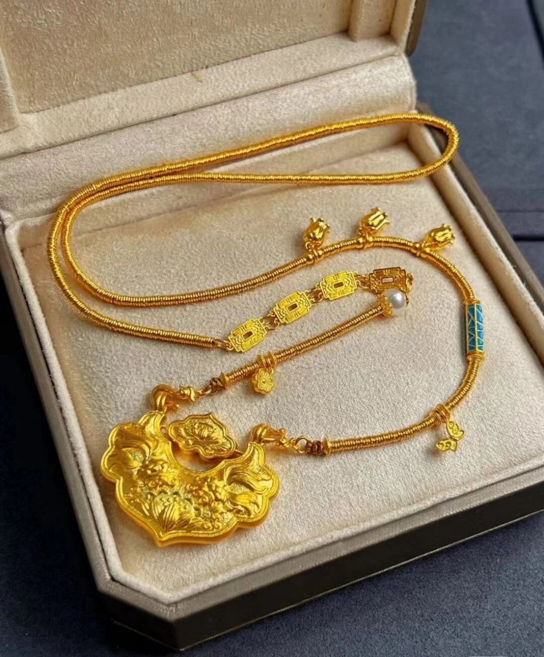 锦鲤锁包寓意富贵有鱼福气满满 #黄金吊坠