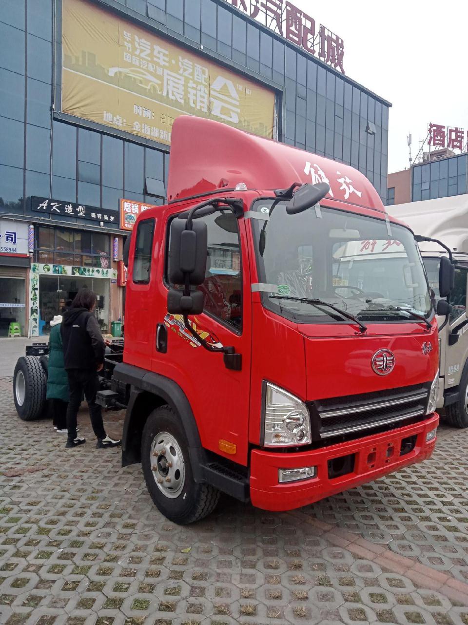 新到一台解放虎vh170马力,法士特8档带同步器,8吨后桥.包拉13吨.