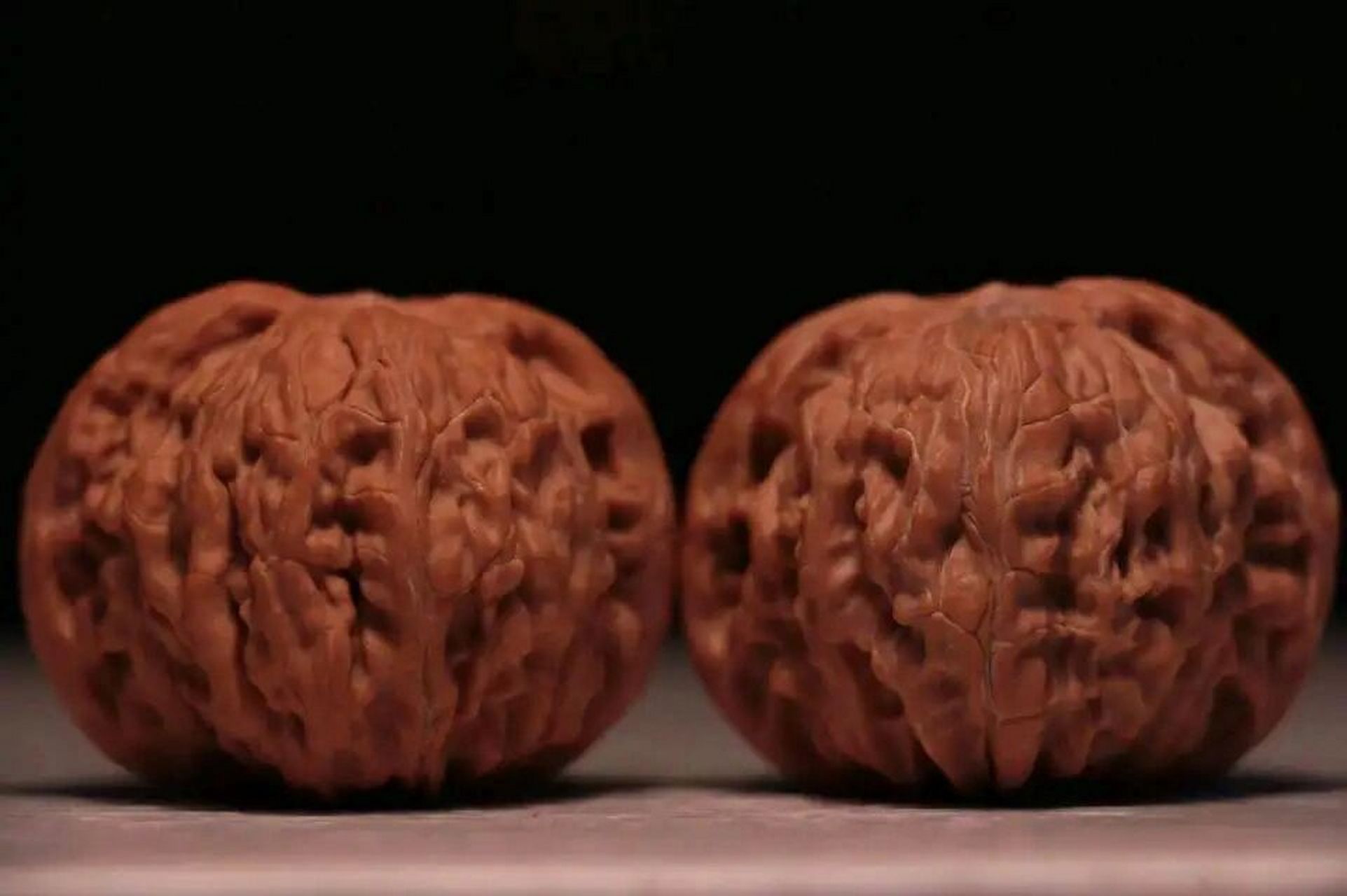 其实最早这个品种叫闷尖狮子头,随着早些年文玩核桃的火热,人们又以其