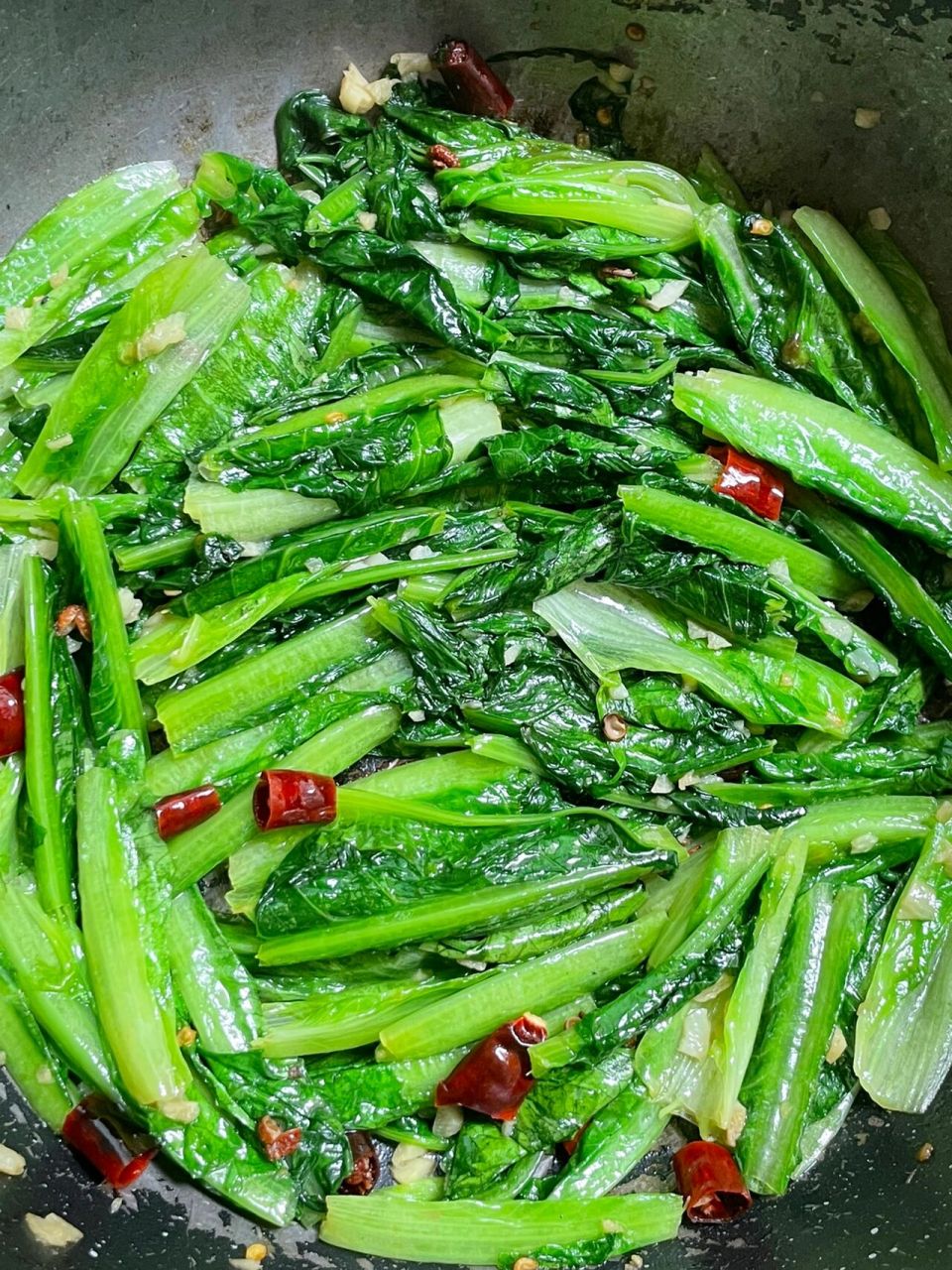 实在是太简单了,只要五分钟就能吃到的炝炒油麦菜,快来试试吧!