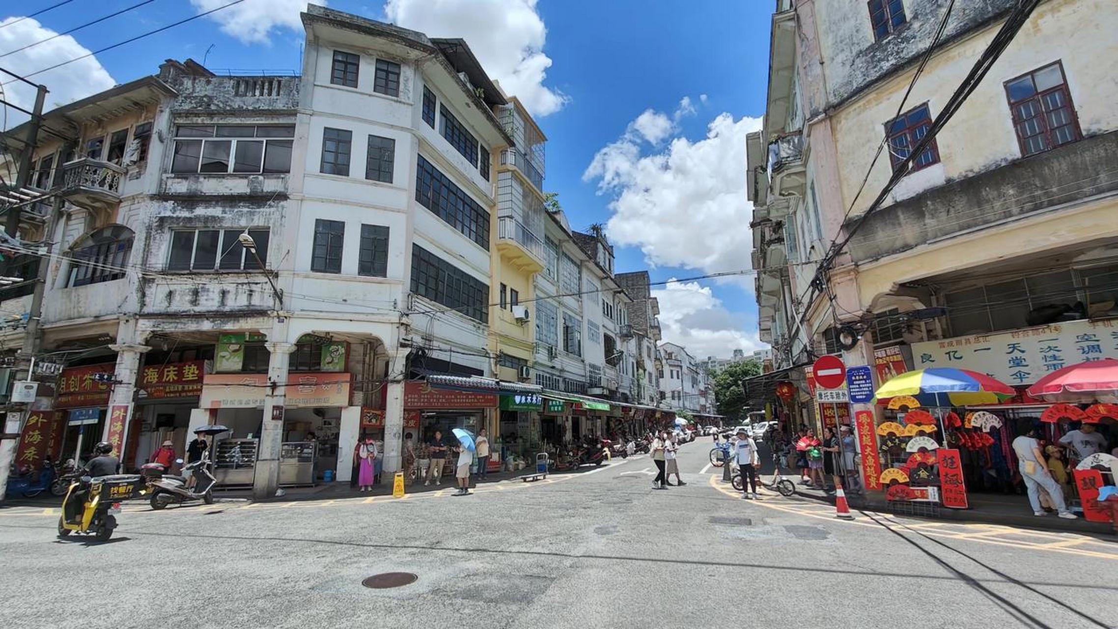 随着《狂飙》热度逐渐退减,依靠剧集火起来的江门三十三墟街,人流量