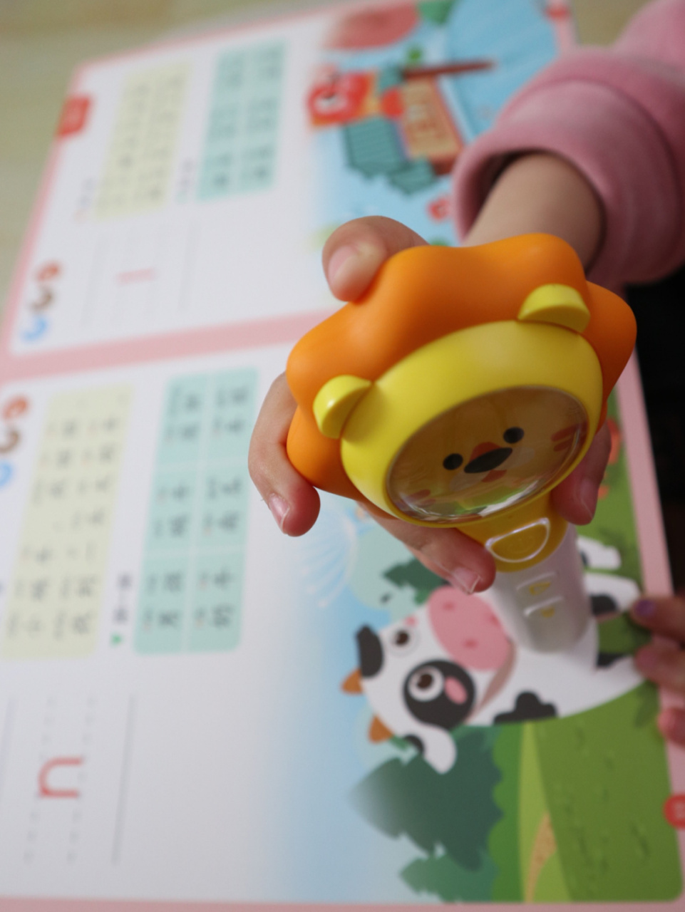 97999799 我家欣欣去年就开始报个拼音兴趣班,因为年龄的问题