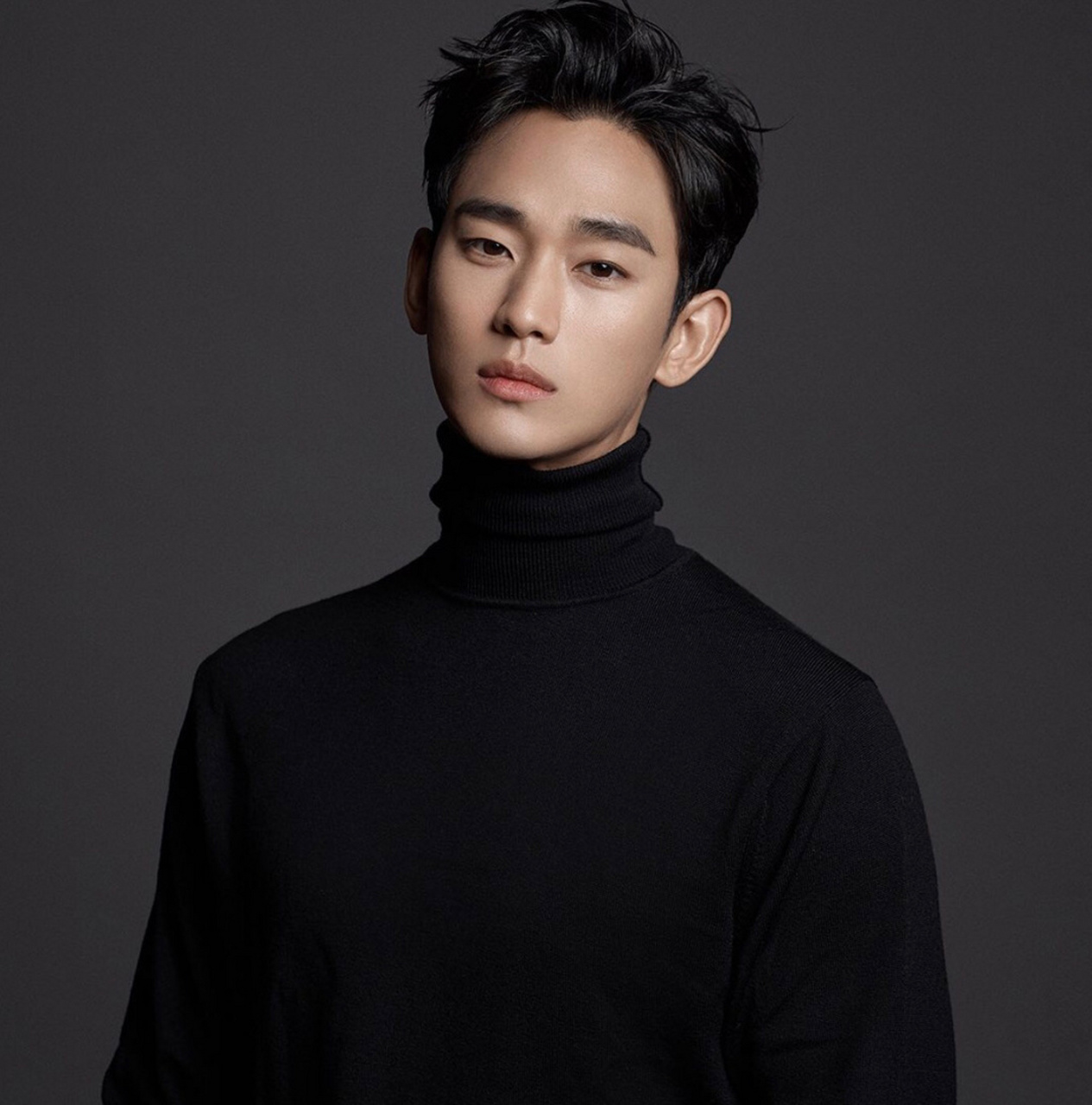 9693金秀贤服完兵役 感觉人又帅了99 93新剧《虽是精神病患者