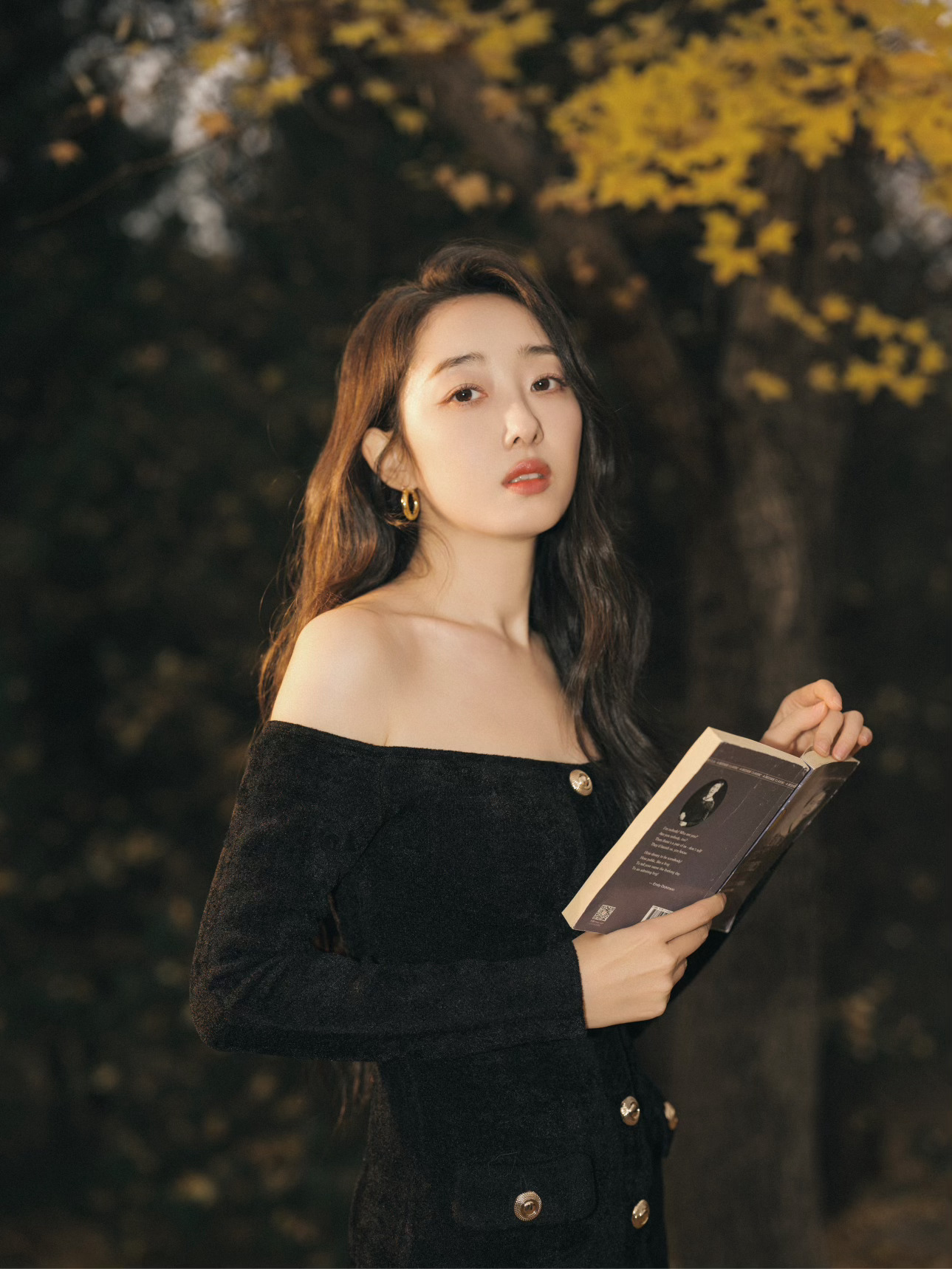 在最后时机抓住秋天的尾巴,tata体验官蒋梦婕为大家送上秋日明信片,请