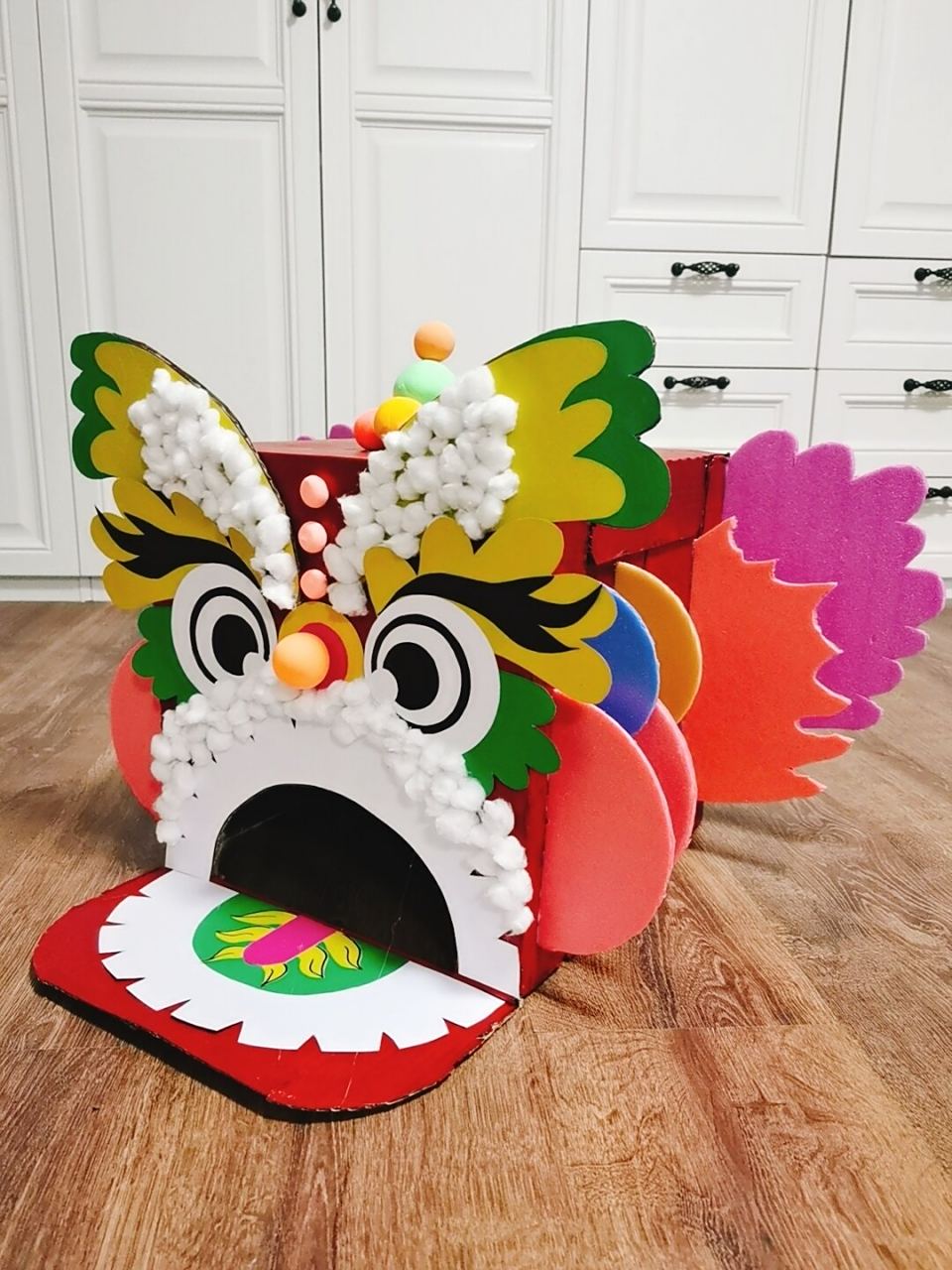 学校手工,旧纸箱改造——舞狮狮头 儿子小学旧纸箱手工改造作品,照我