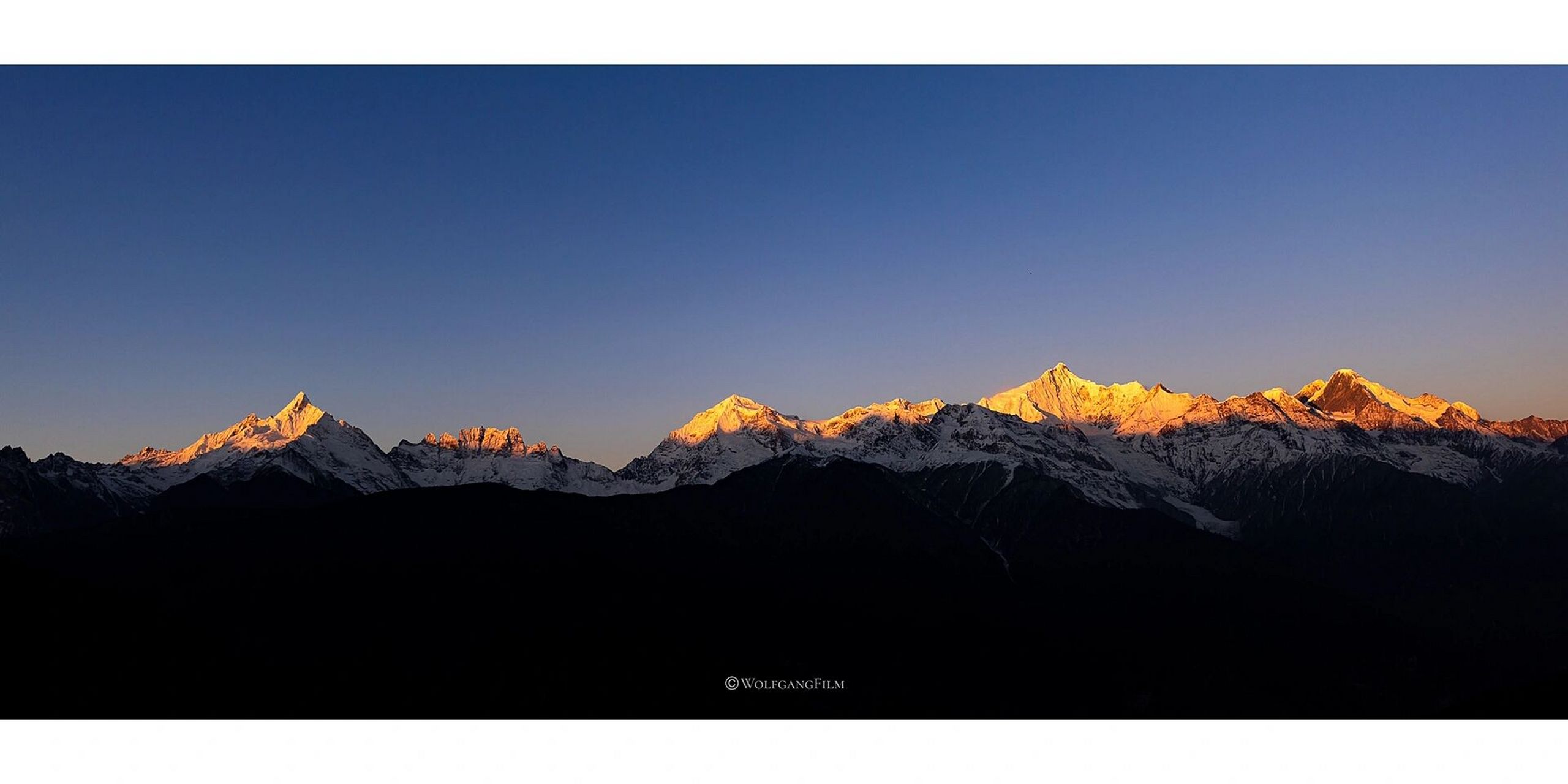 梅里十三峰——日照金山全景 梅里十三峰之日照金山全景 以及标注各峰