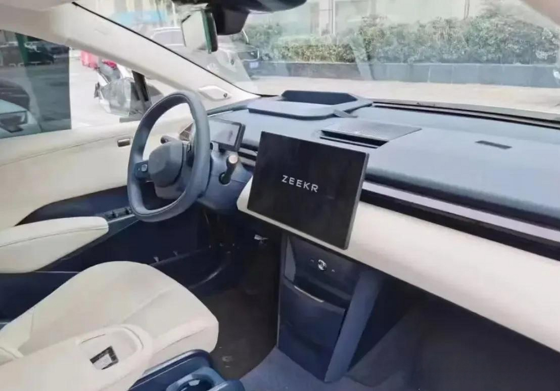今天陪同事去天津空港汽车园去看车,不得不说空港是看车的不二之选