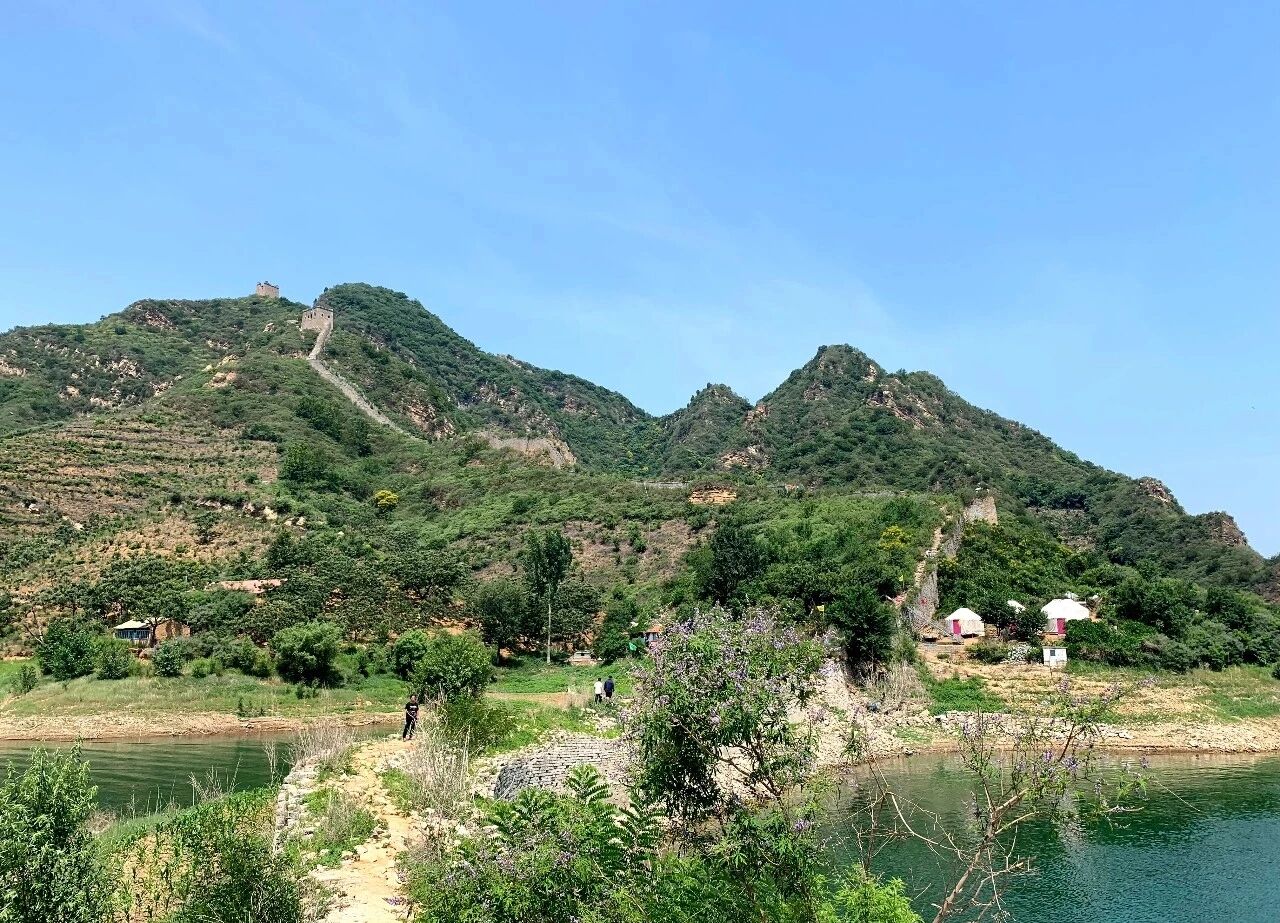 十里画廊 十里画廊位于潘家口水库,是让我觉得很惊奇的一个山水风光像