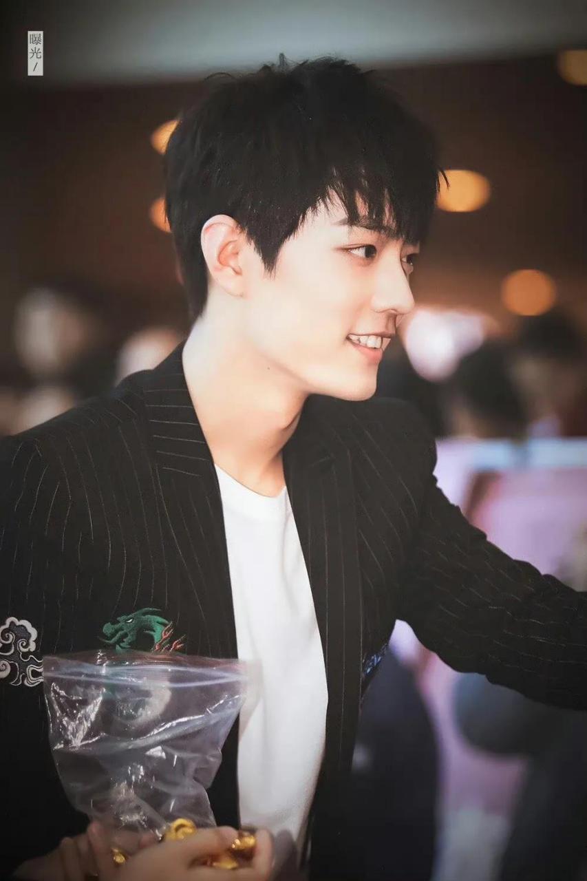 我猜肖战 这组图绝对很多人没见过,是170301 电影《捉妖记2》发布会