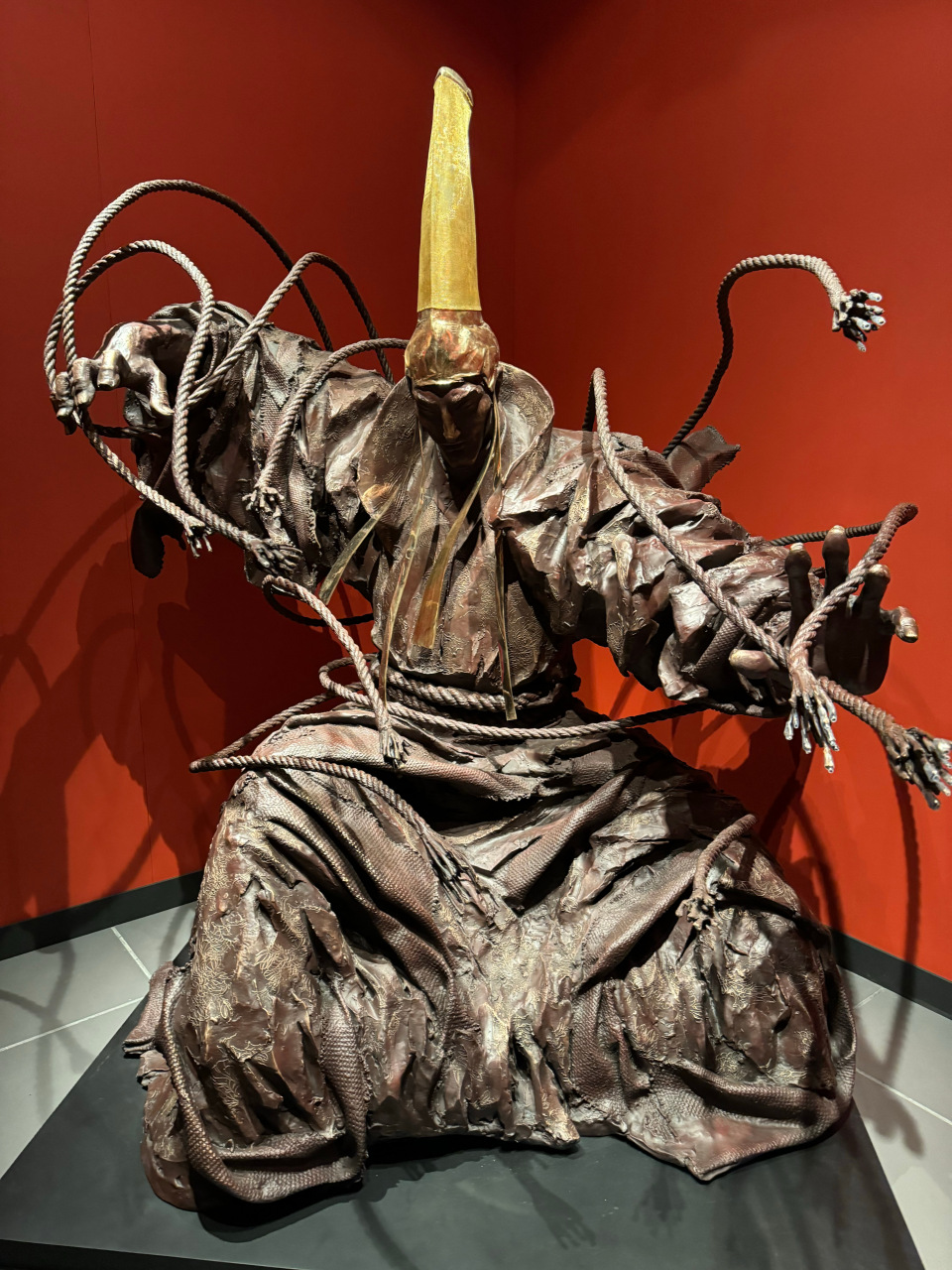 任哲雕塑展」香港看展,感谢任哲工作室邀请,致敬金庸先生.