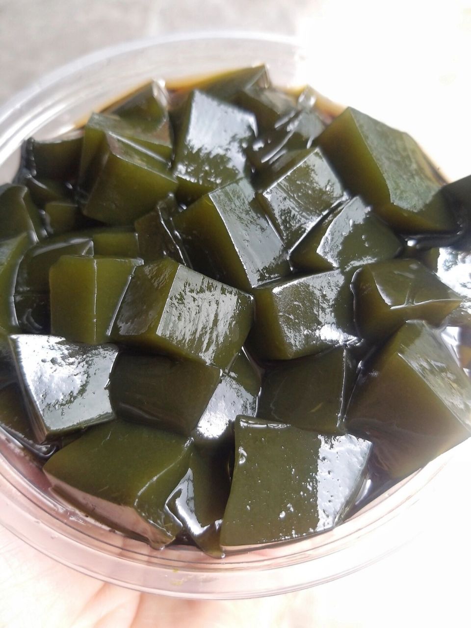 新鲜凉草粉&新鲜烧仙草 每到复天我家都喜欢煮这个新鲜的凉草粉吃.