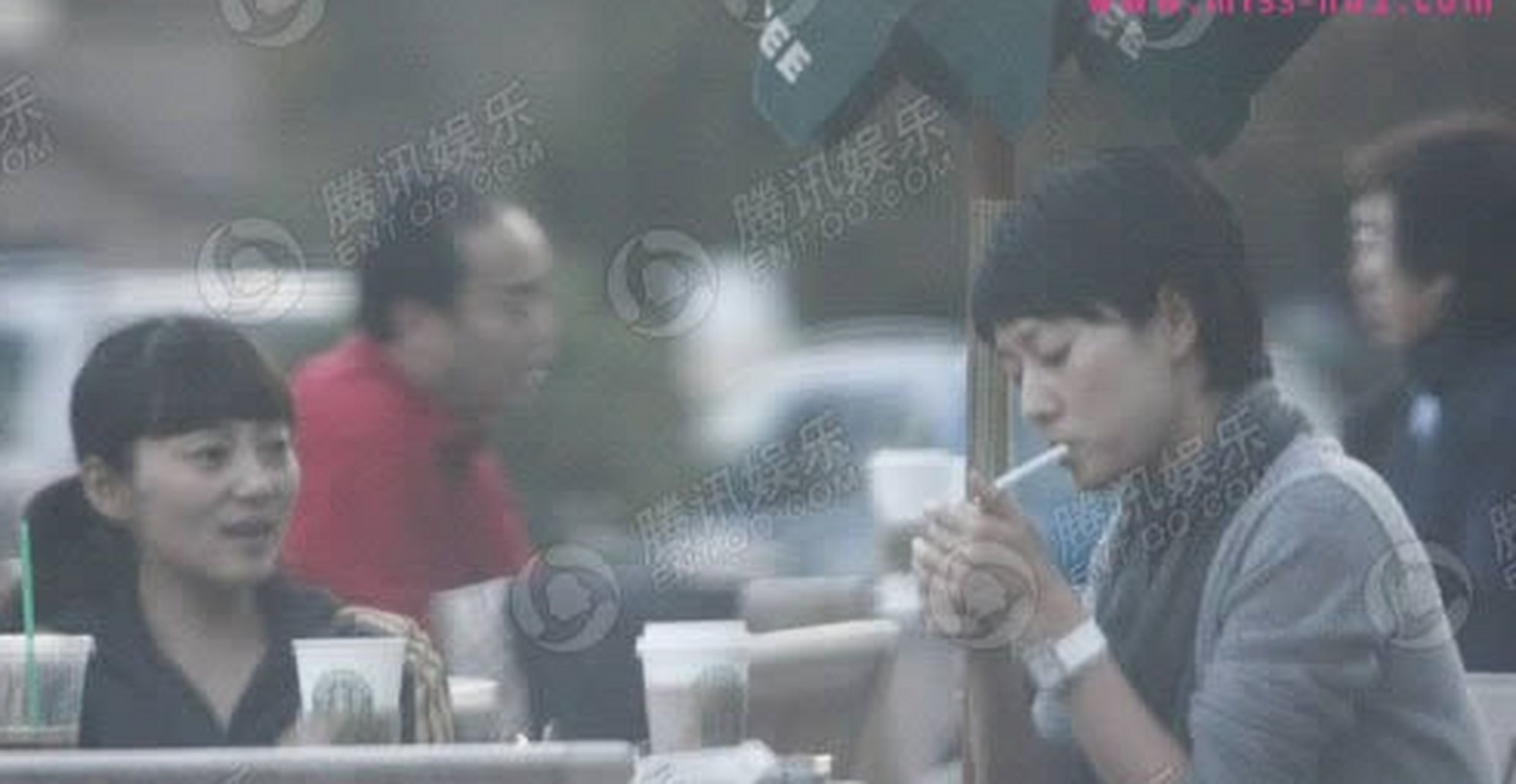 马伊琍聚会室内抽烟你怎么看#抽了十多年的烟都戒了!