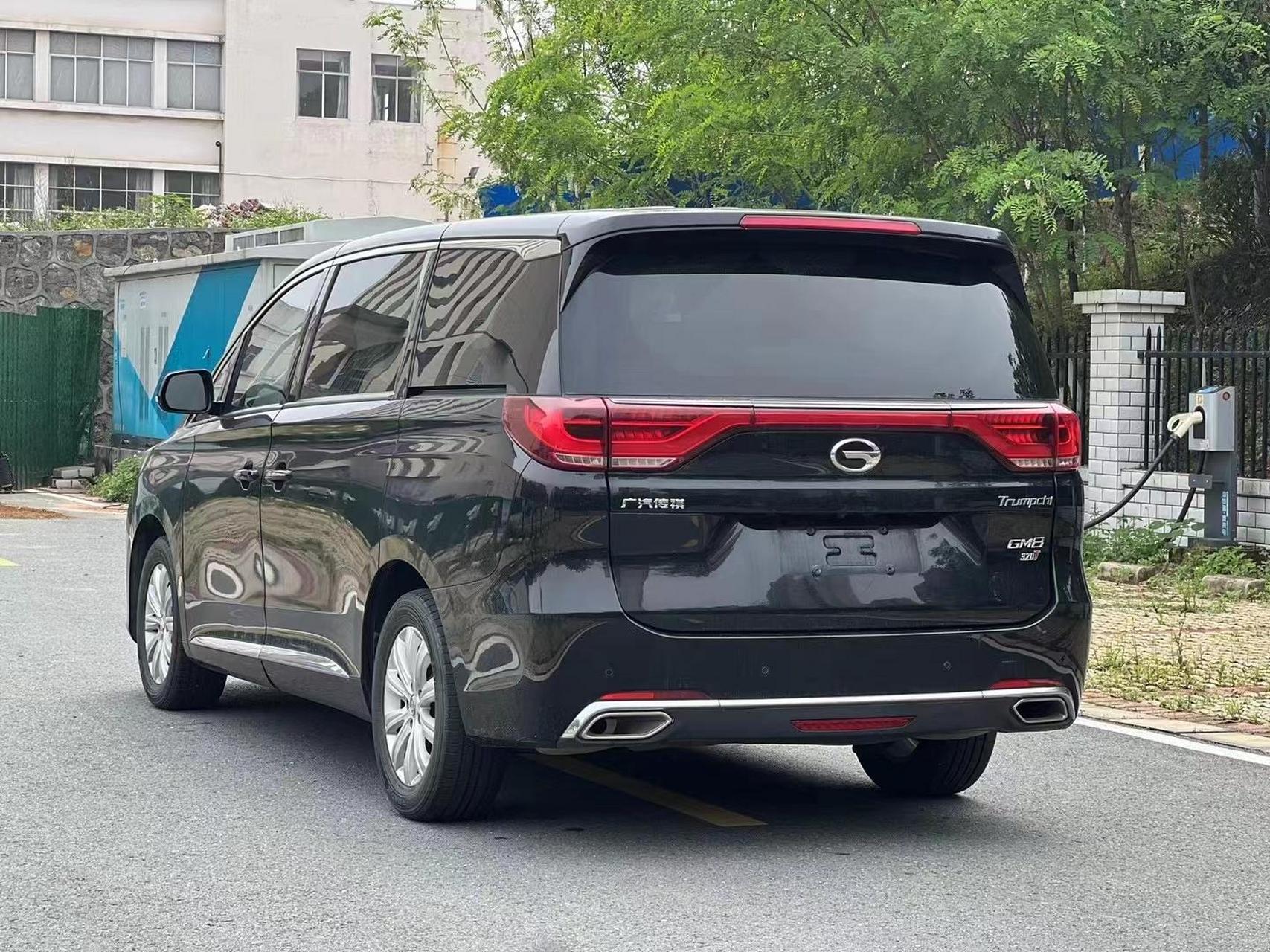 19年广汽传祺gm8,2.0t 电动侧滑门,电动尾门.几面喷漆 mpv商务车