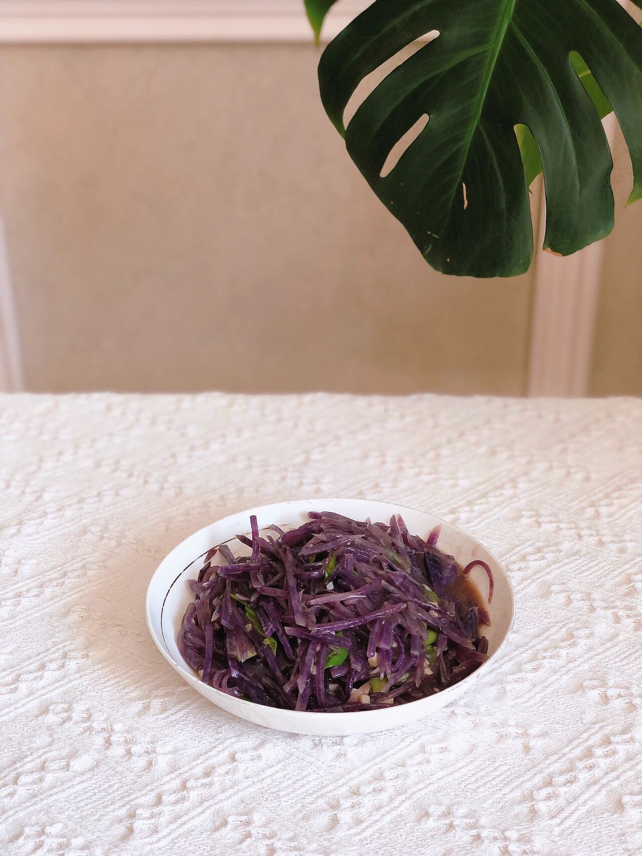 紫色土豆08糖醋蒜香土豆丝快来试试 这个紫色土豆和普通土豆口感