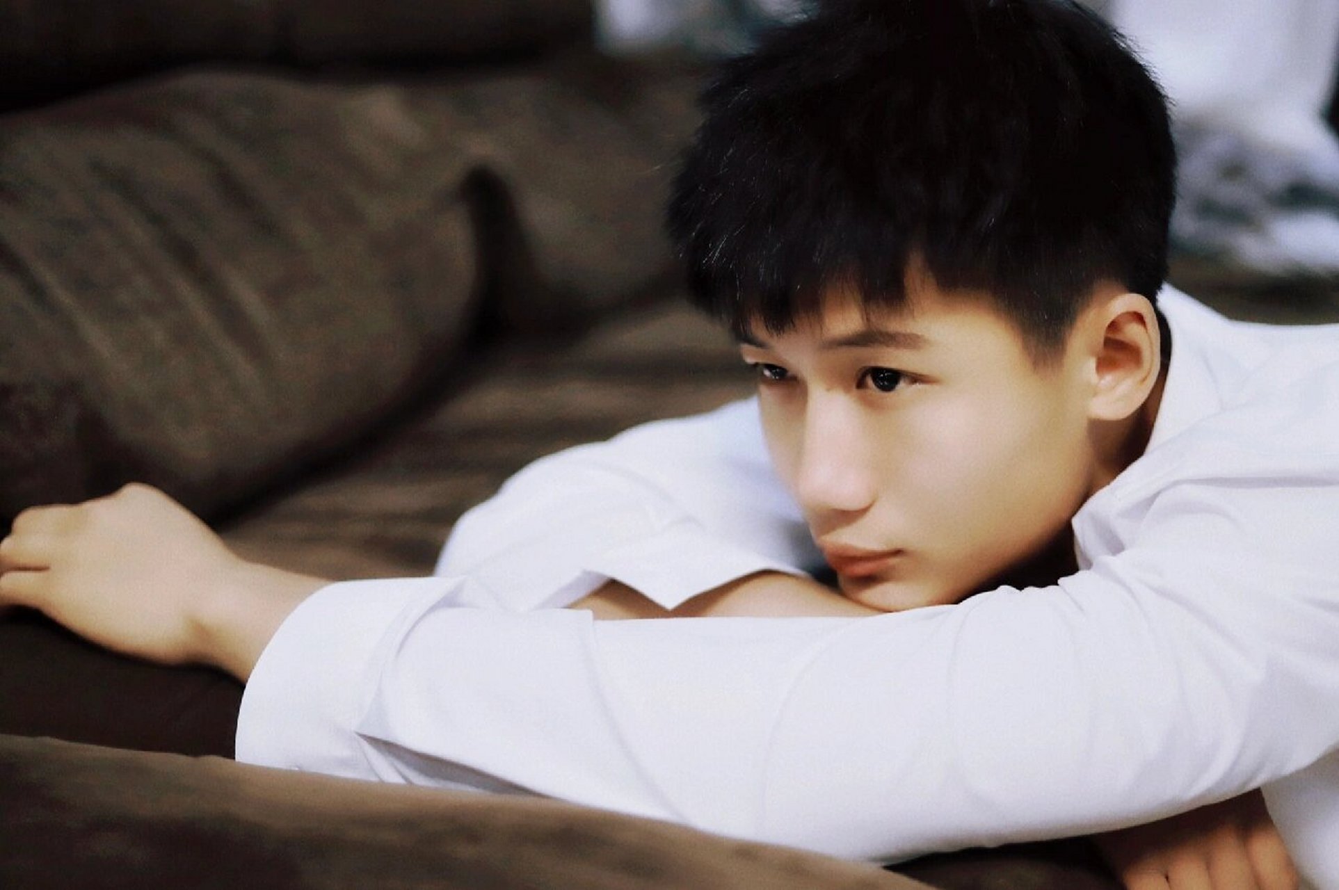 每个人的青春里 可能都有一个穿着白衬衫的男孩