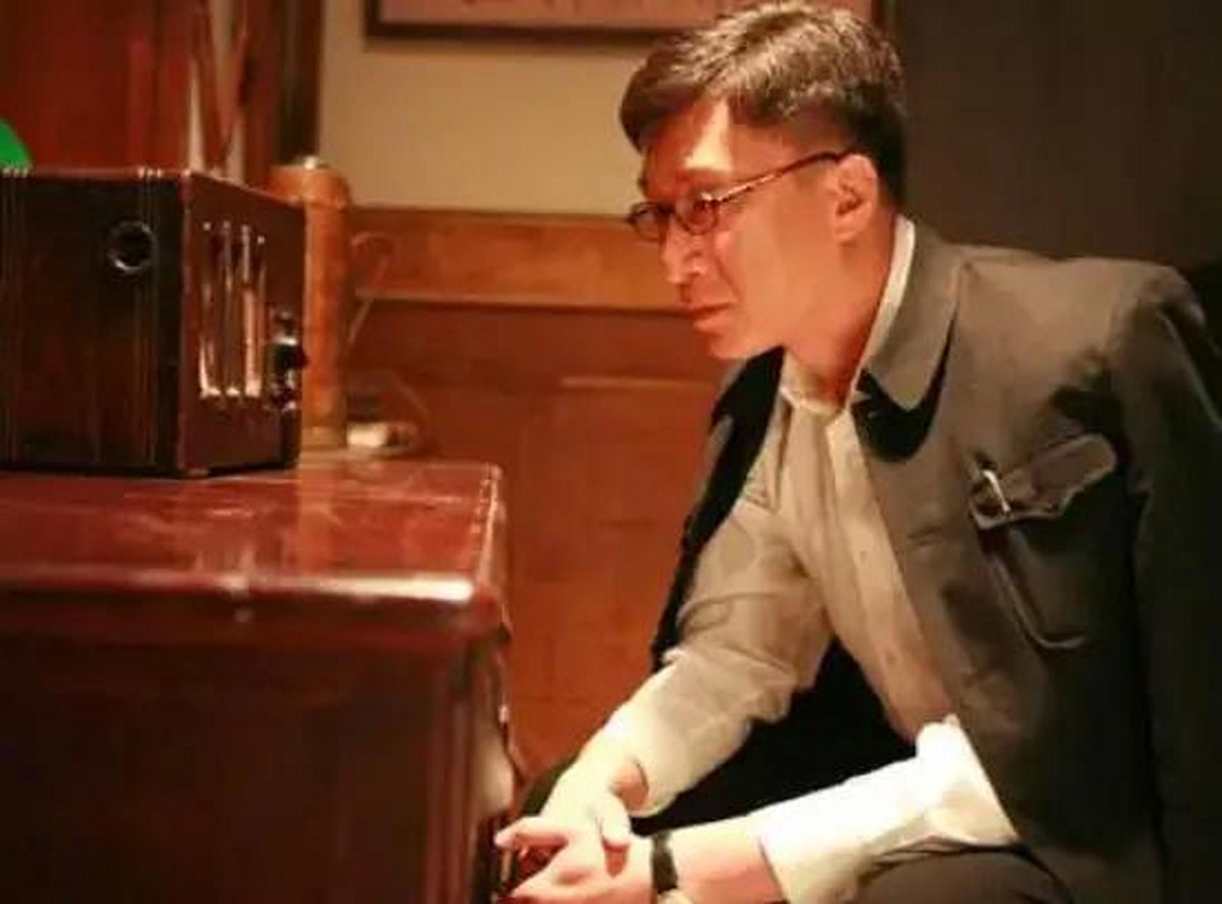 孙红雷的贵人是牛振华.  孙红雷哈尔滨人,穷小子出身.