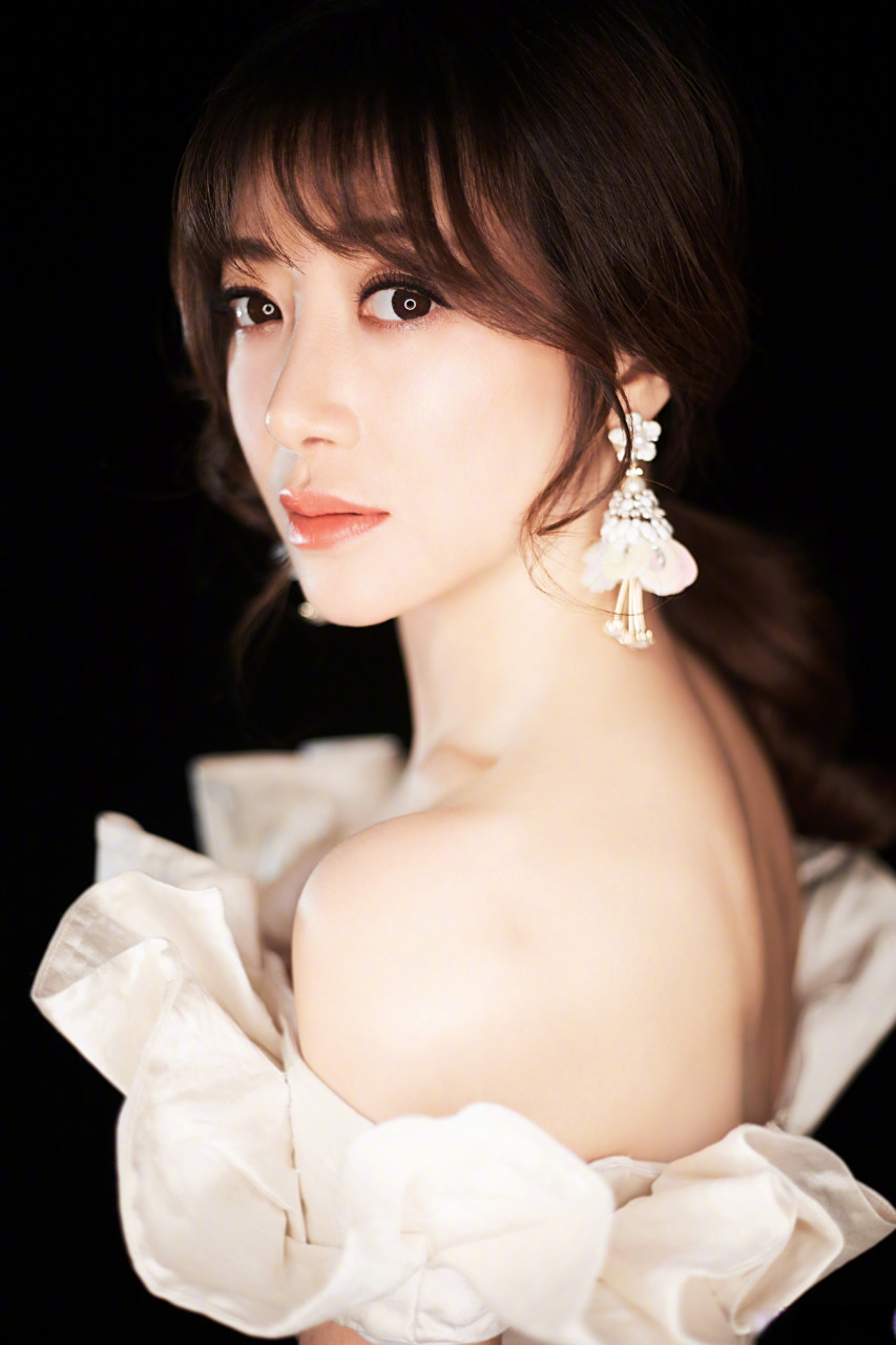 陈紫函  抹胸礼服 丝滑肌肤