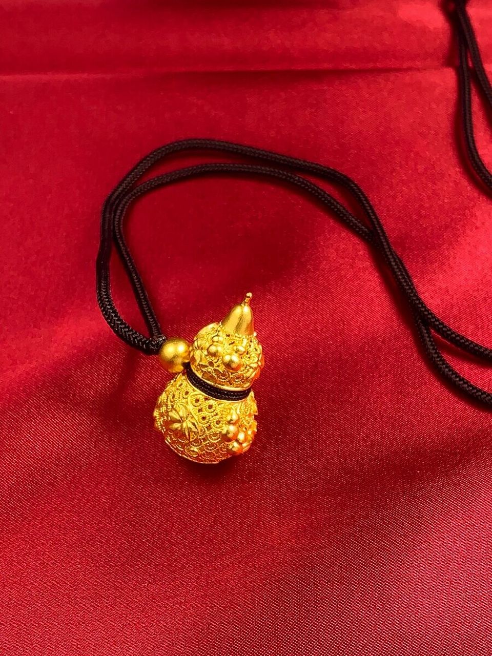 黄金葫芦吊坠|寓意满满与美好祝福 镂空黄金葫芦吊坠 葫芦是我国传统