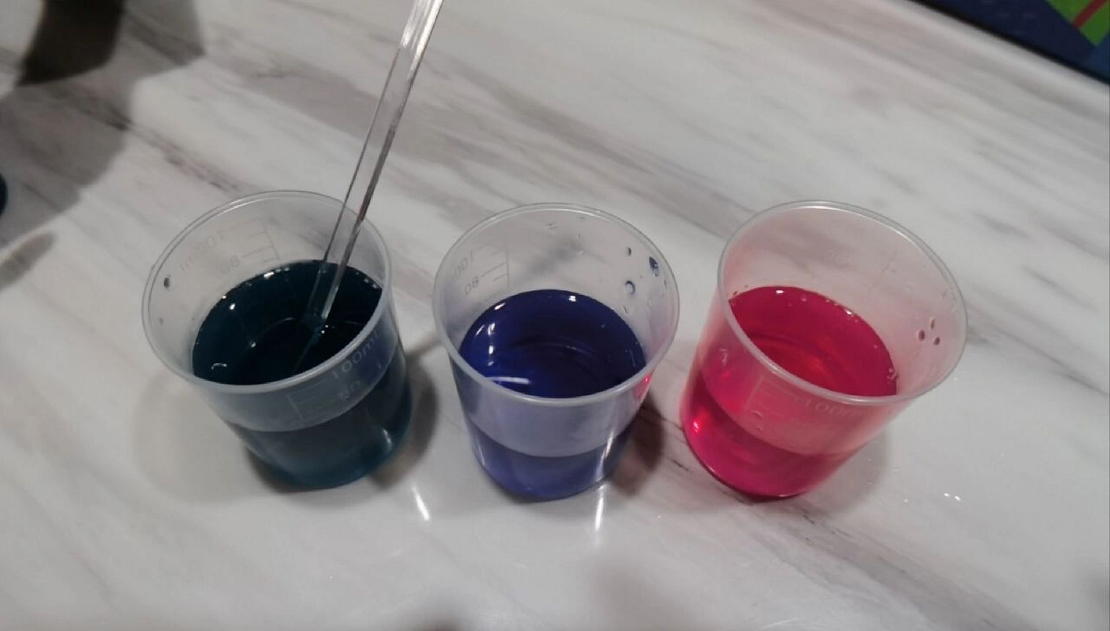 紫甘蓝变色实验现象图片