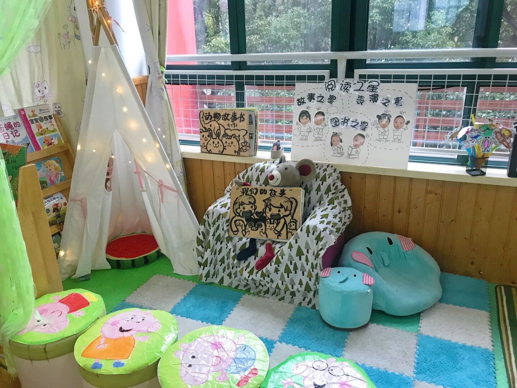 幼儿园区域环创82来看看我们超棒图书角吧 温馨的图书角是孩子们