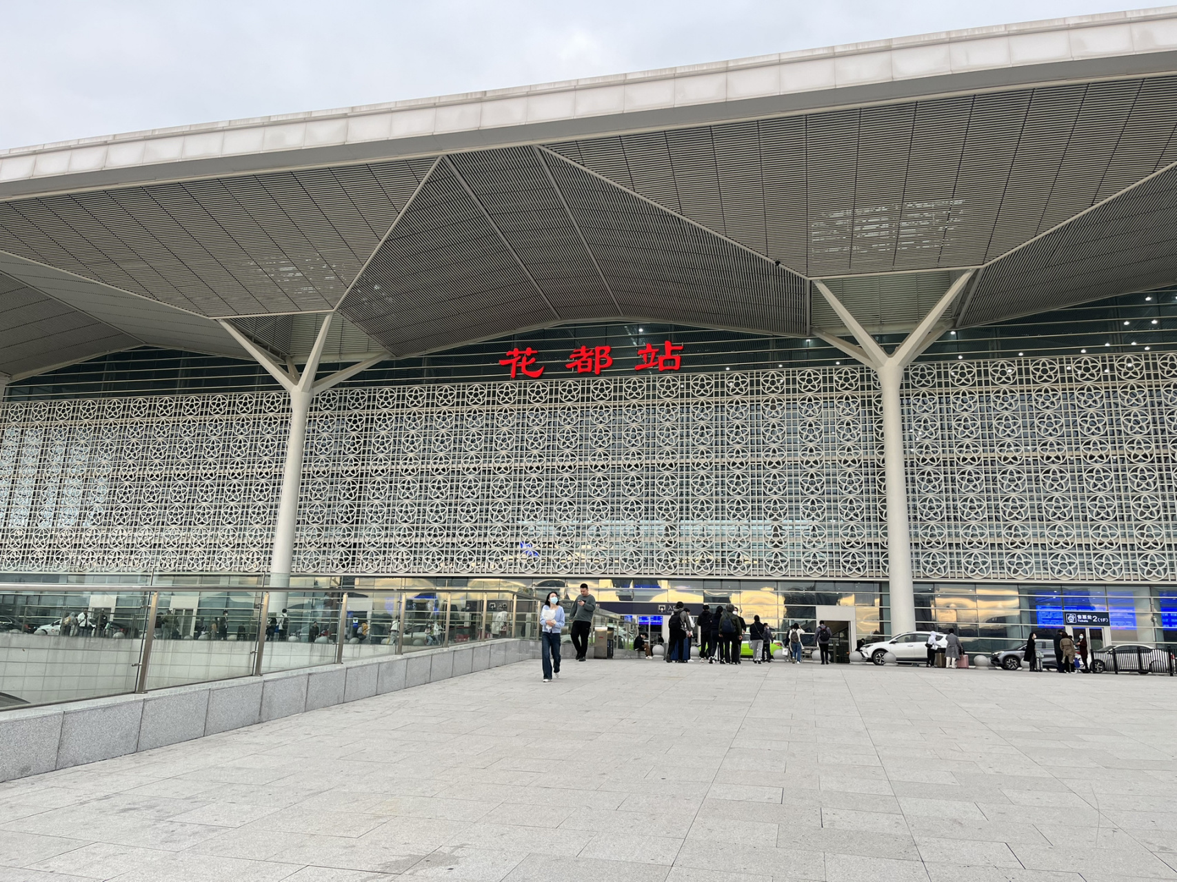 广州北站和花都站到底是什么关系 买了张到深圳的z字开头火车,根据