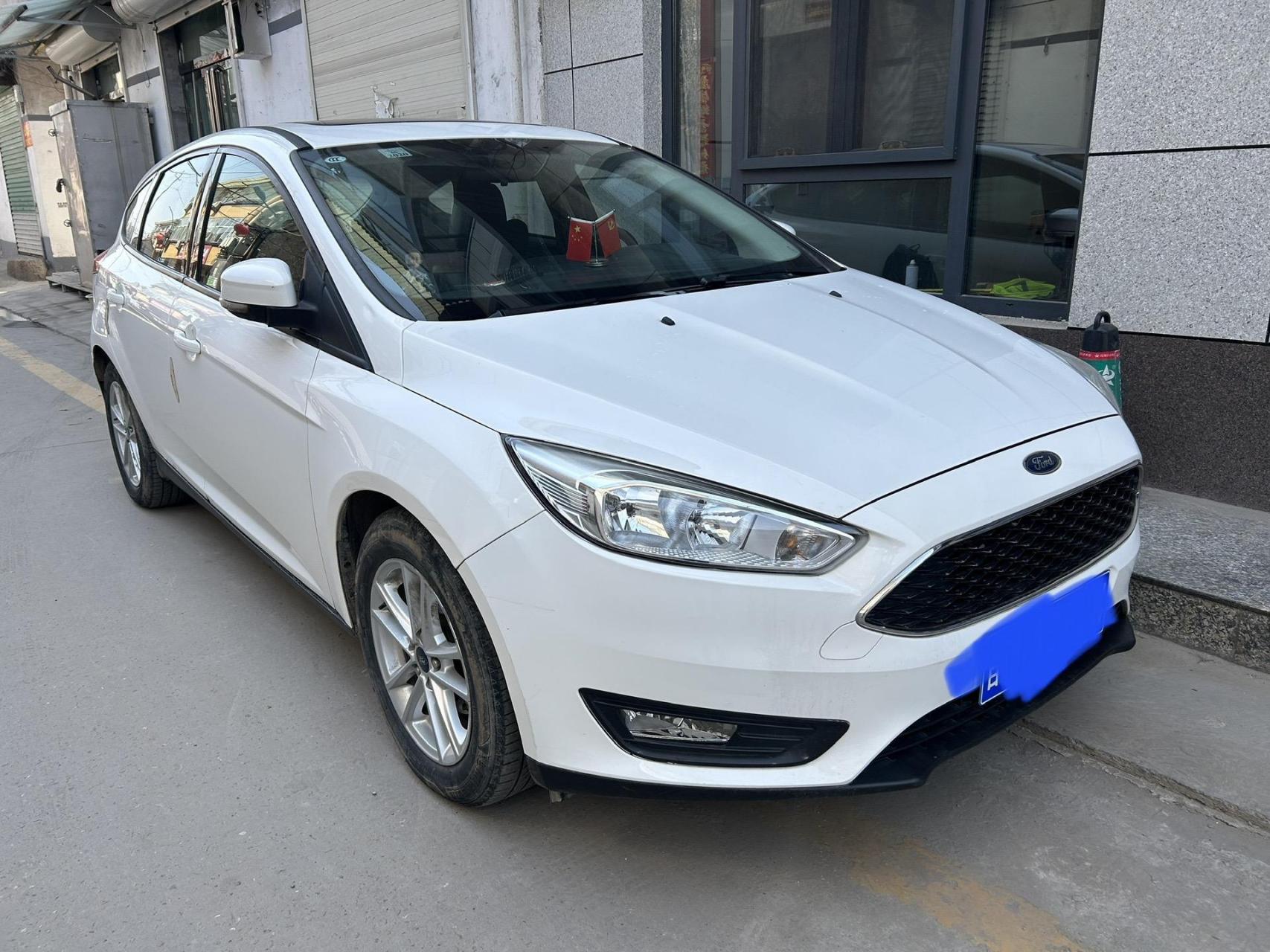 出售:福特福克斯18款18年3月上牌,两厢1.