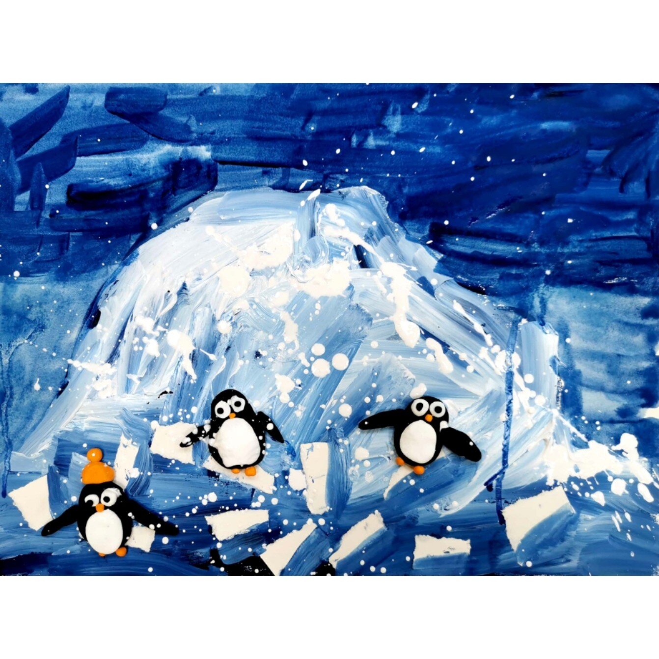《马达加斯加的企鹅》4-5岁小朋友 ①背景:白色加普蓝色水粉画冰山,画