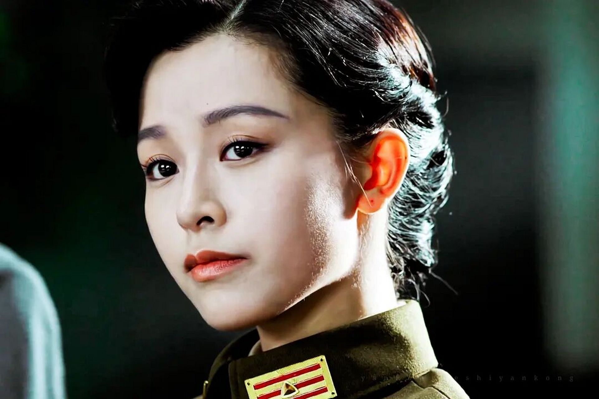 剧名:《风声》 主演: 徐璐 / 文咏珊 今天栗子想给小可爱们推荐一部