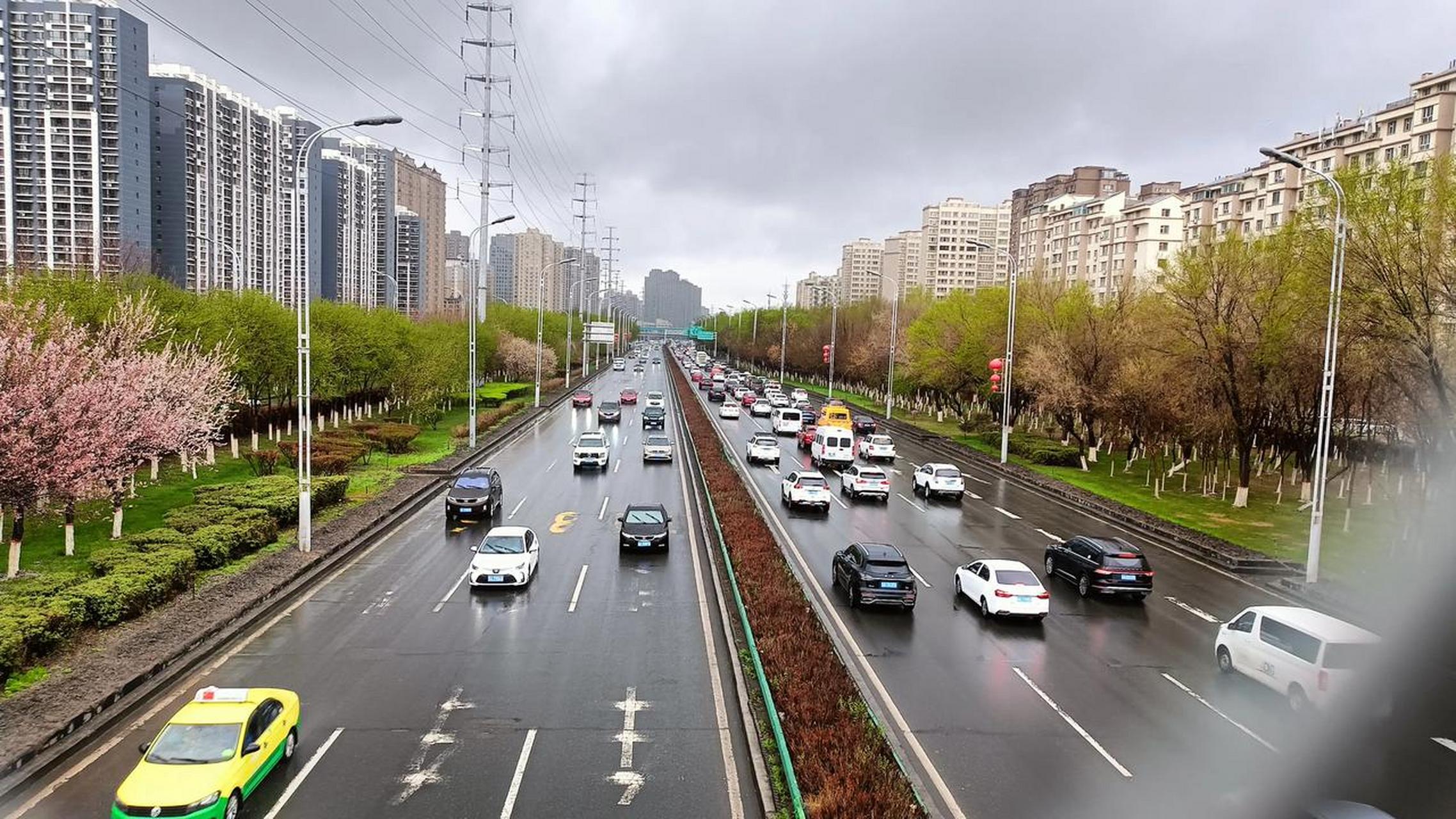 乌鲁木齐河滩路图片