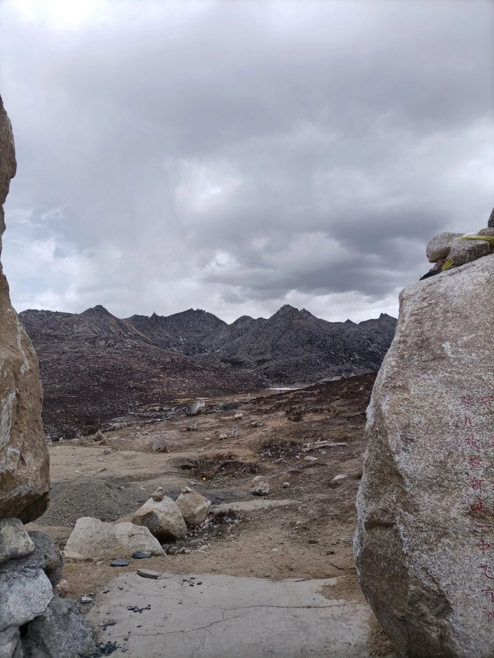 兔儿山 兔儿山位于川藏线四川甘孜稻城海子山自然风景区北部桑堆乡