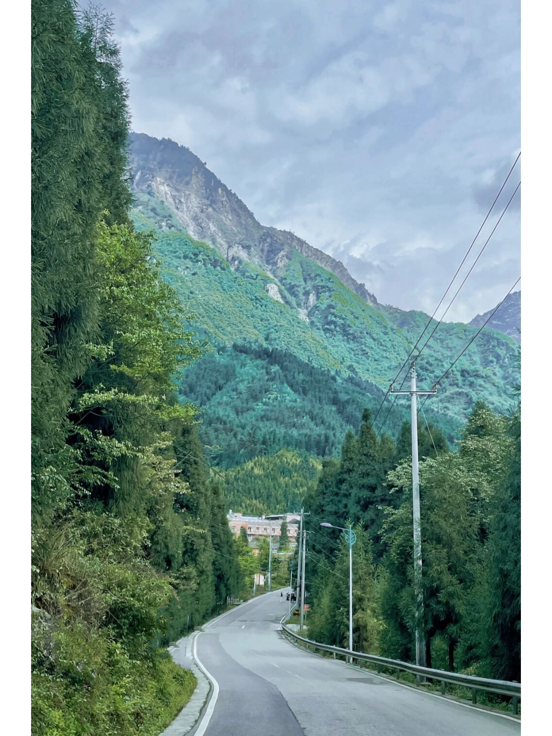 银厂沟,一个被震后的景区