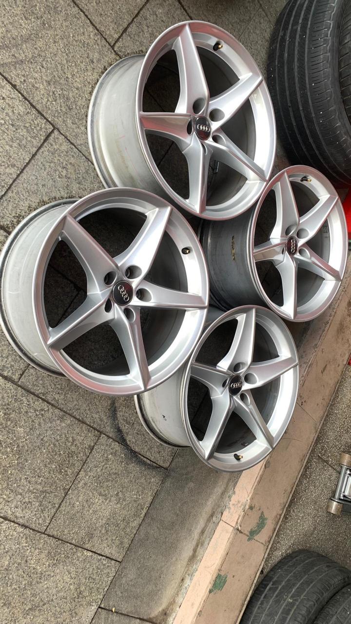 奥迪a5原厂18寸五星轮毂,原装正品轮毂 轮毂型号:18寸8.