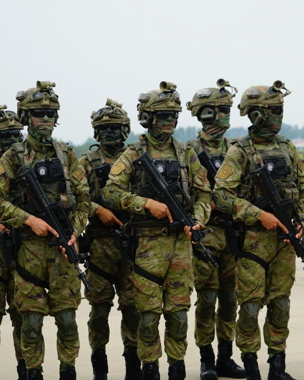 雷神突击队09 长春航展上的帅气突击队队员.