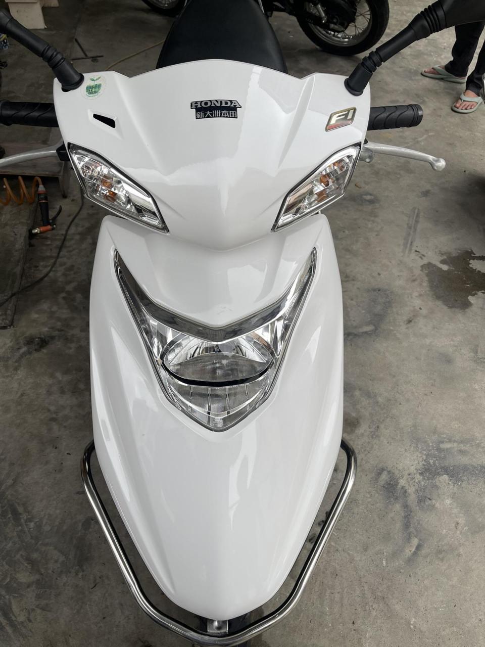 极品18年新大洲本田e韵110电喷.  整车百分百原装.  原装到前后轮胎.