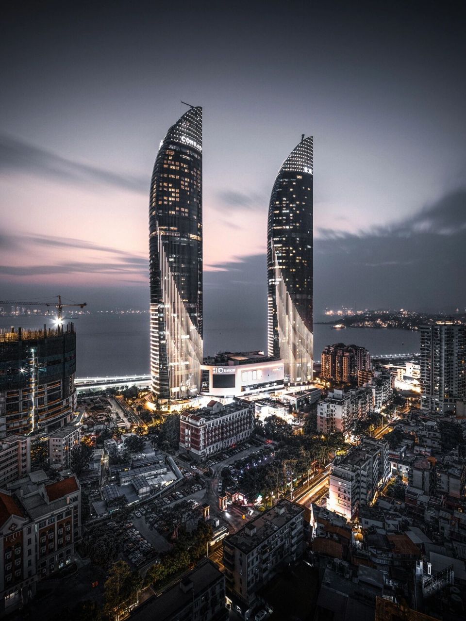 厦门爬楼·打卡厦门地标双子塔最美夜景 厦门世茂海峡大厦(xiamen