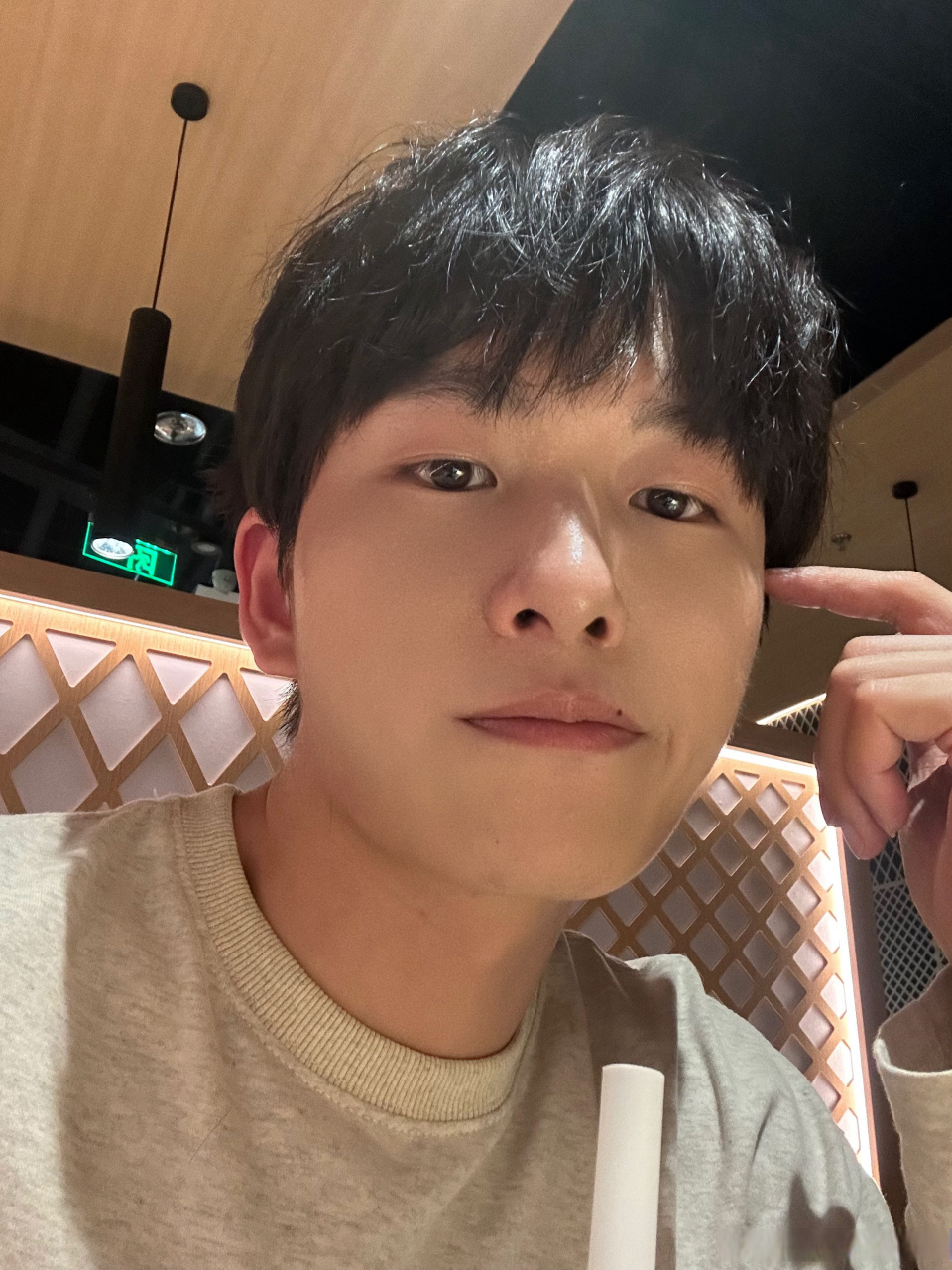 快来给我评评理,本内双(越来越双了)帅哥好像就没演过人设是帅哥的